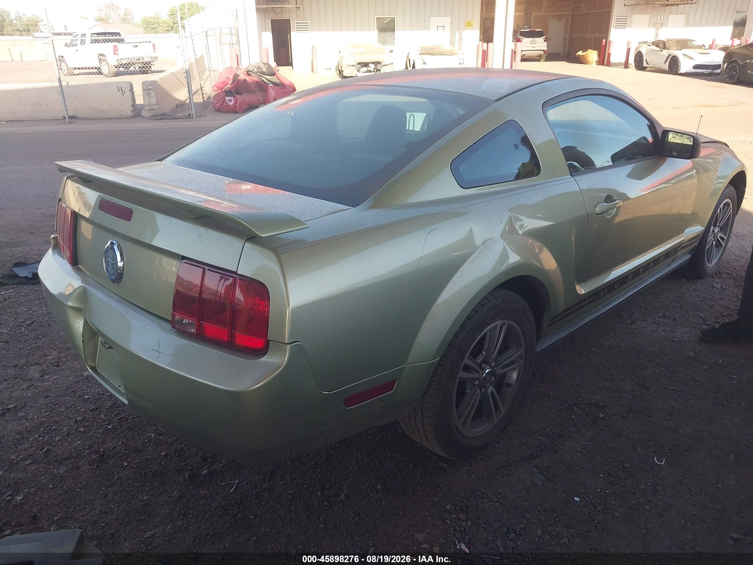 2006 Ford Mustang V6 Белый vin: 1ZVFT80NX65150735