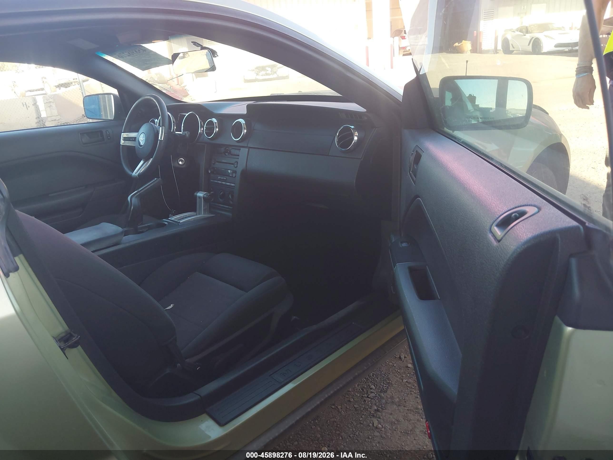 2006 Ford Mustang V6 Белый vin: 1ZVFT80NX65150735