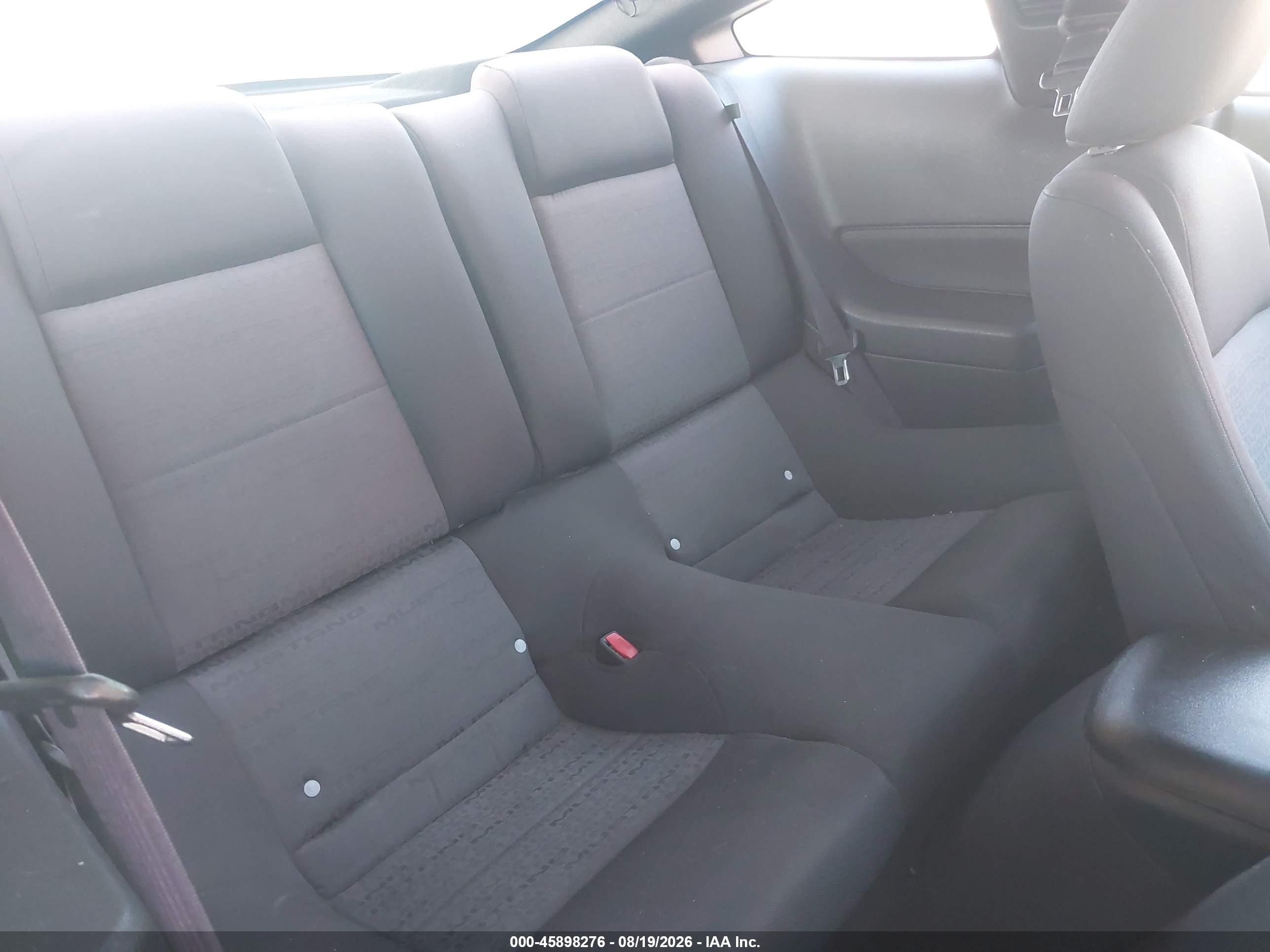 2006 Ford Mustang V6 Белый vin: 1ZVFT80NX65150735