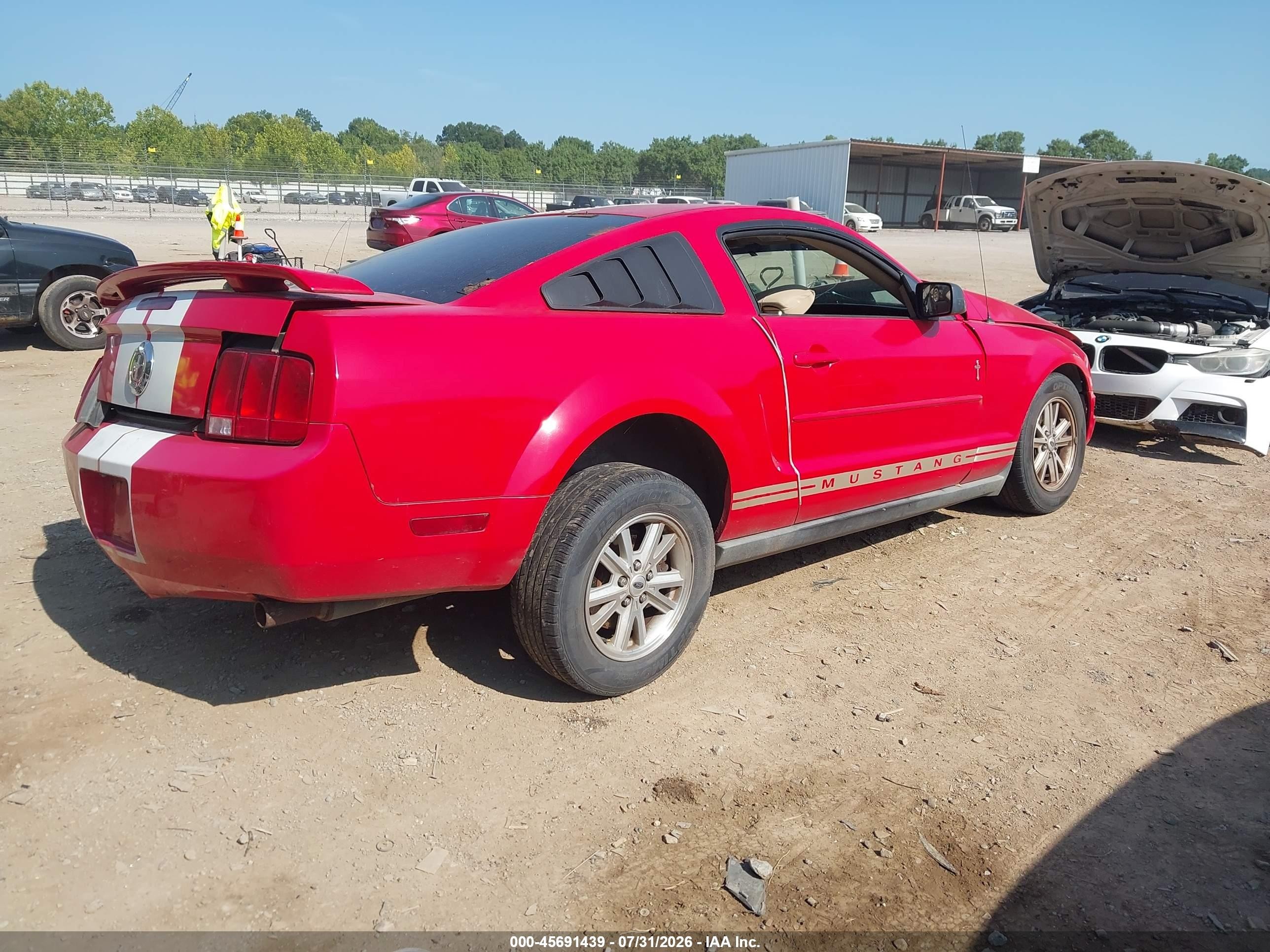 2006 Ford Mustang V6 Red vin: 1ZVFT80NX65152386