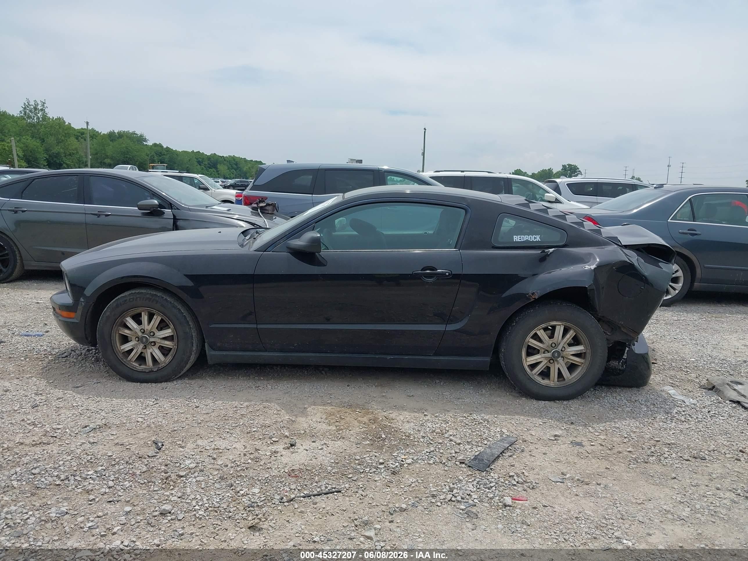2007 Ford Mustang V6 Deluxe/v6 Premium Black vin: 1ZVFT80NX75255860
