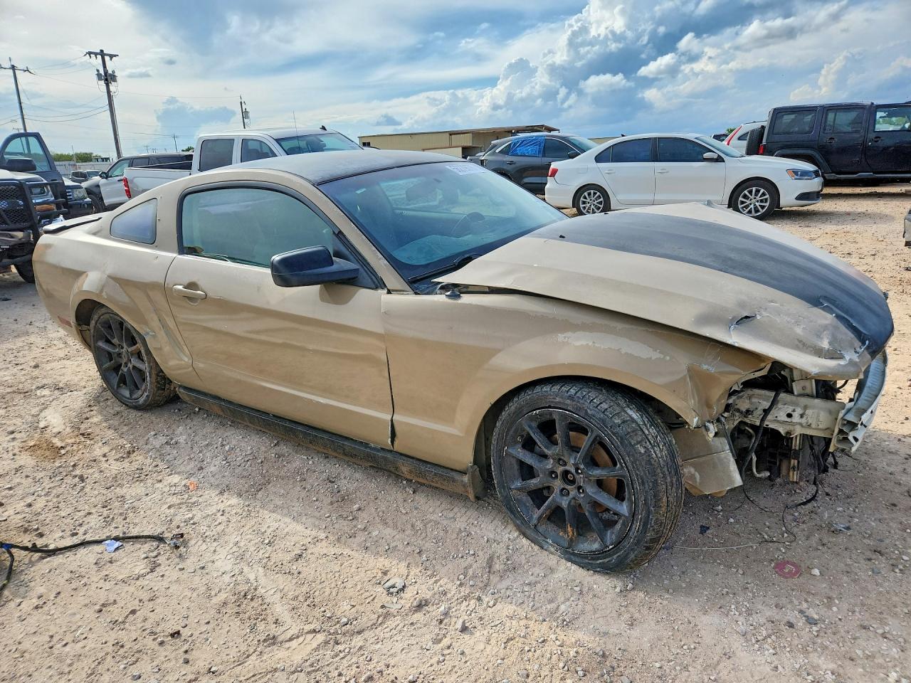 2007 Ford Mustang Коричневый vin: 1ZVFT80NX75281536