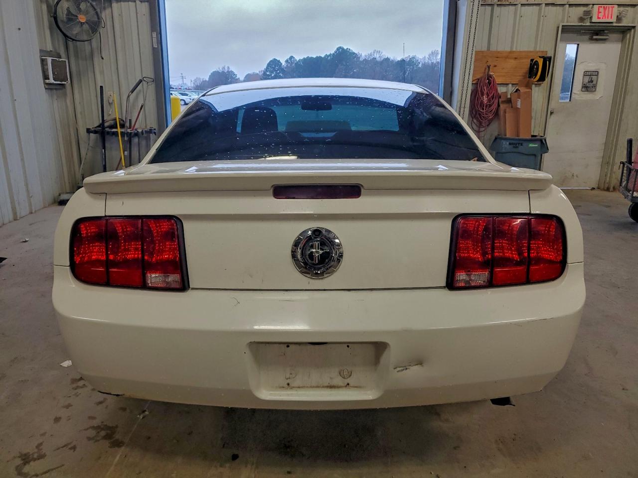 2007 Ford Mustang White vin: 1ZVFT80NX75307097