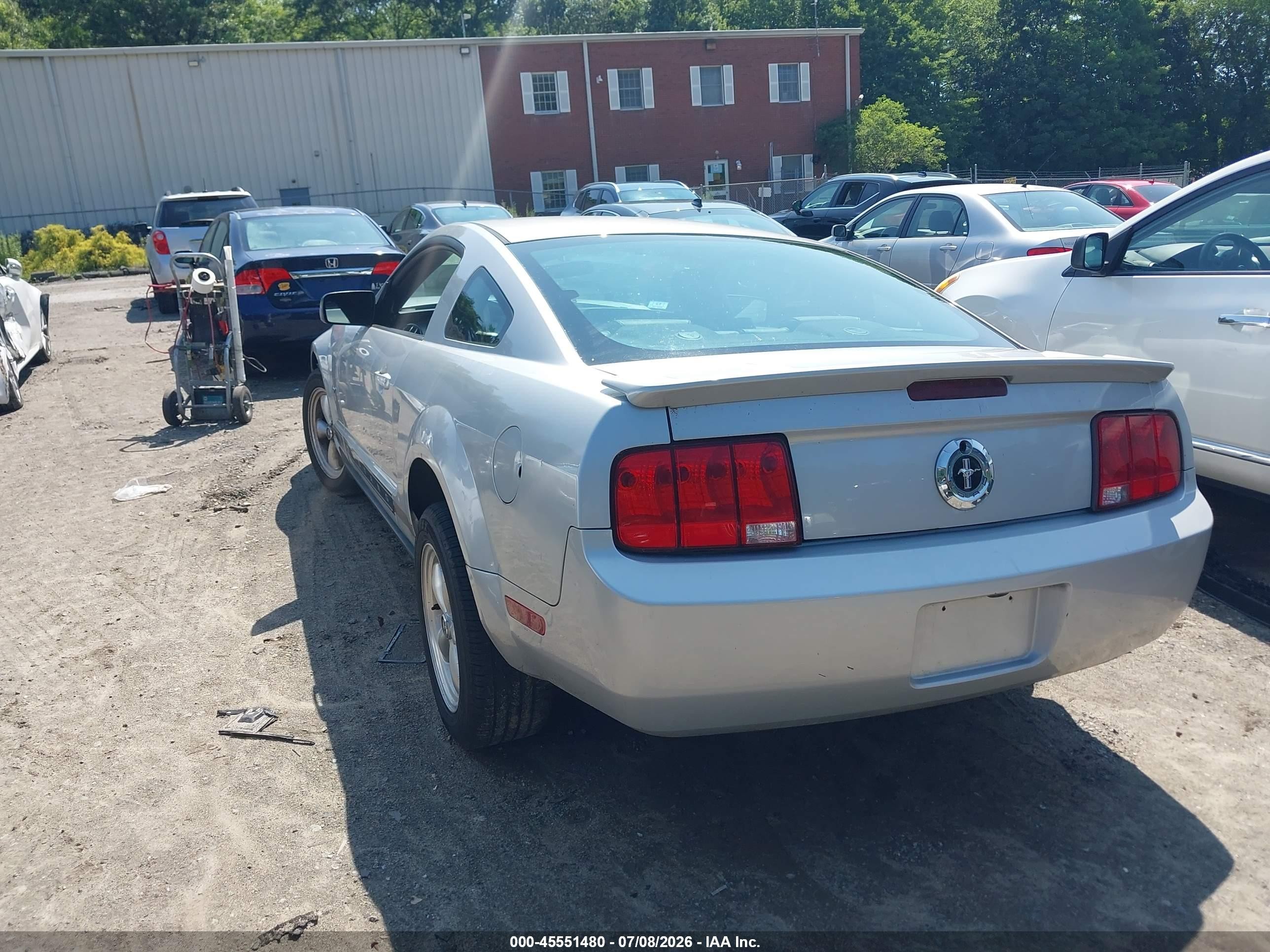2007 Ford Mustang V6 Deluxe/v6 Premium Silver vin: 1ZVFT80NX75367350