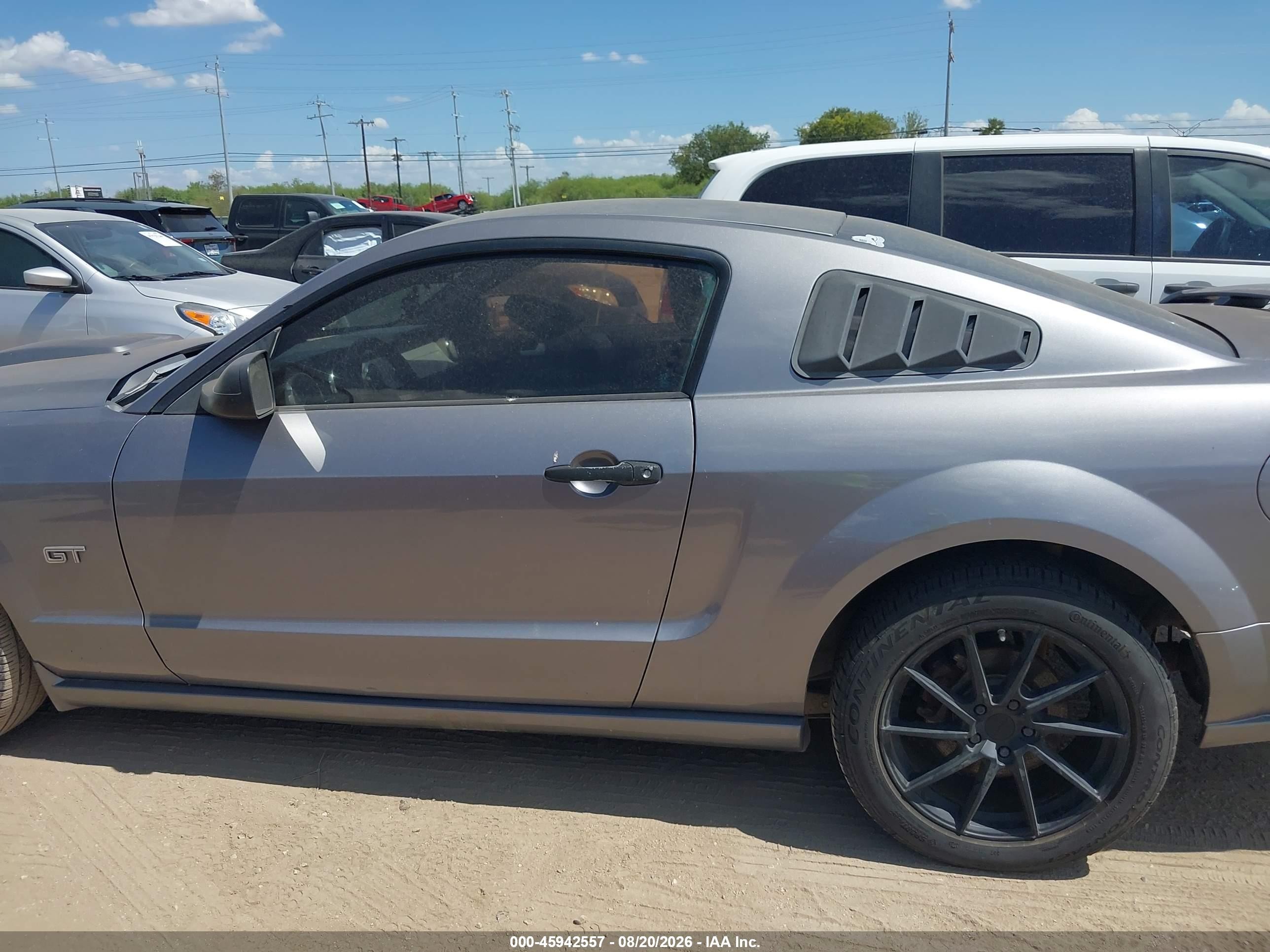 2007 Ford Mustang Gt Deluxe/gt Premium Серый vin: 1ZVFT82H075242672