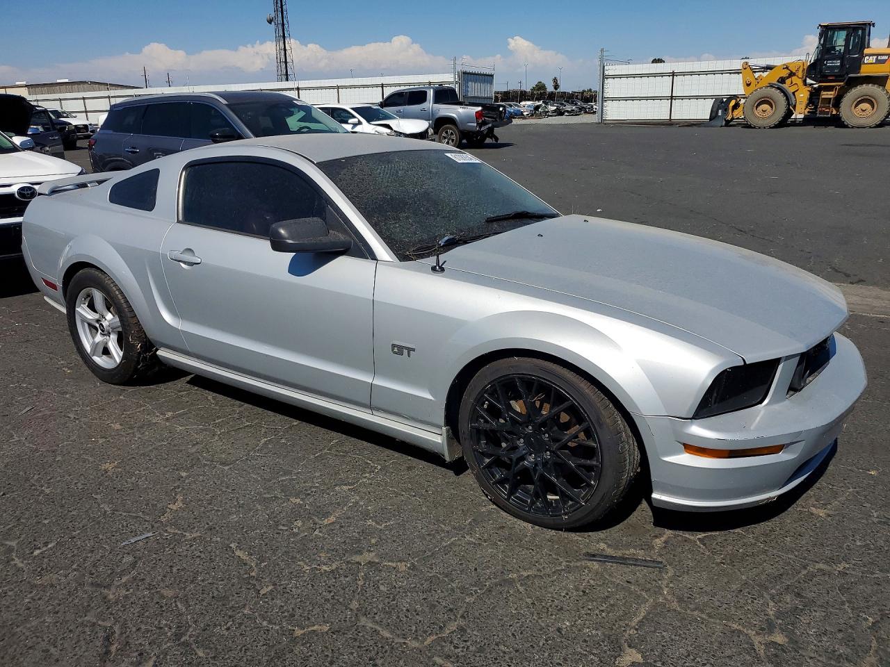 2005 Ford Mustang Gt Silver vin: 1ZVFT82H255188871