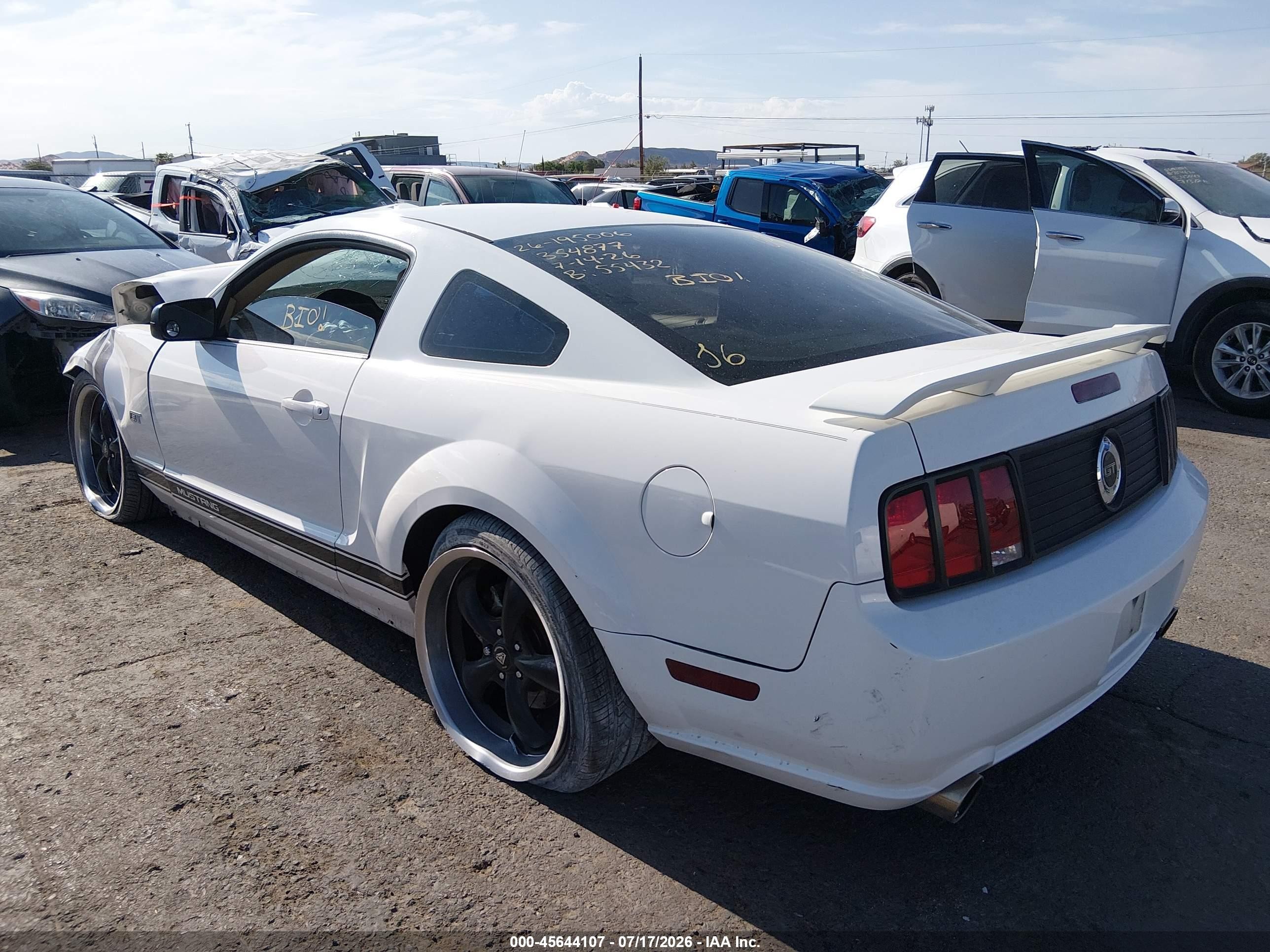 2006 Ford Mustang Gt White vin: 1ZVFT82H365215108