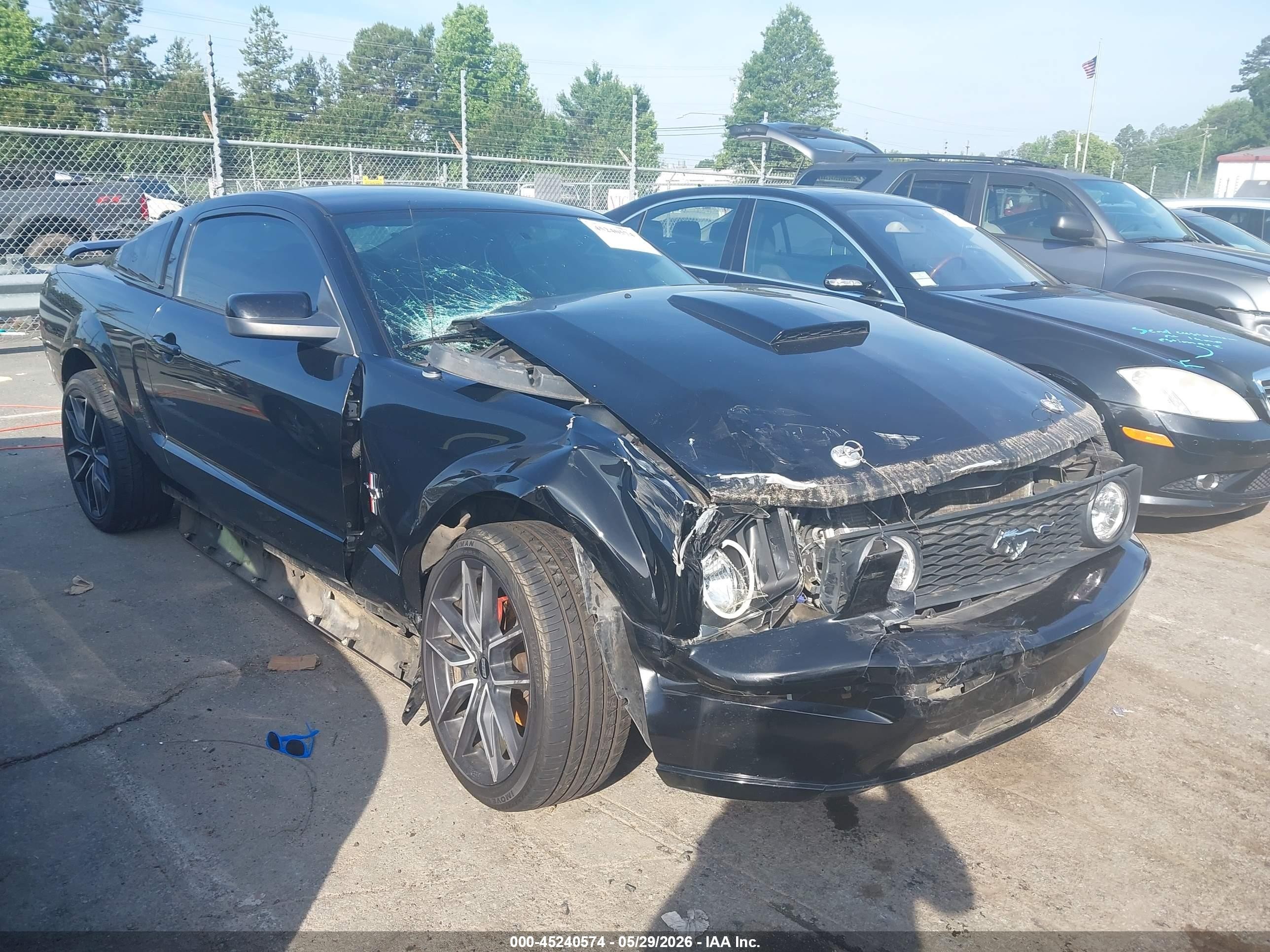 2007 Ford Mustang Gt Deluxe/gt Premium Black vin: 1ZVFT82H375274712