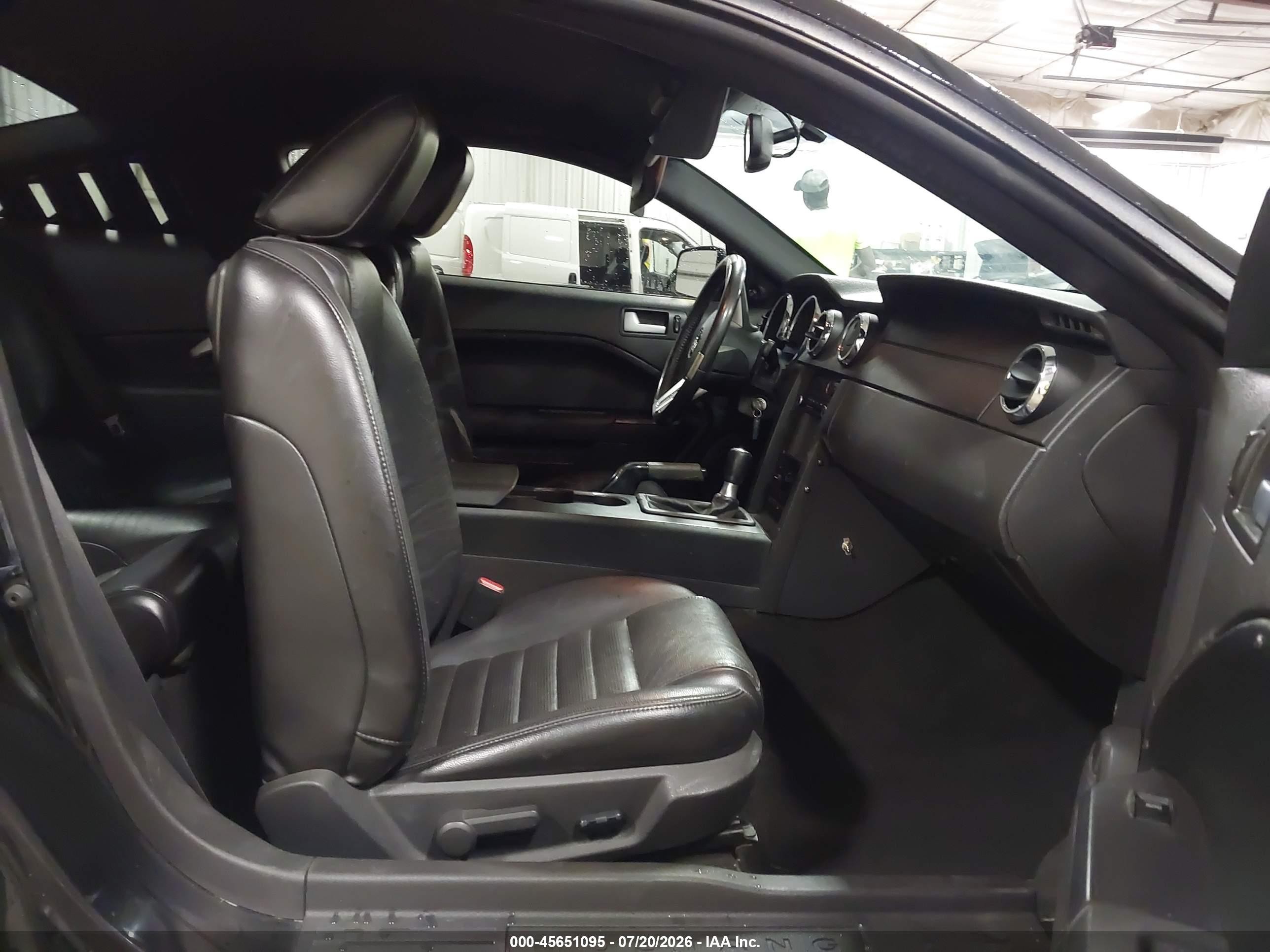 2007 Ford Mustang Gt Deluxe/gt Premium Black vin: 1ZVFT82H375305294