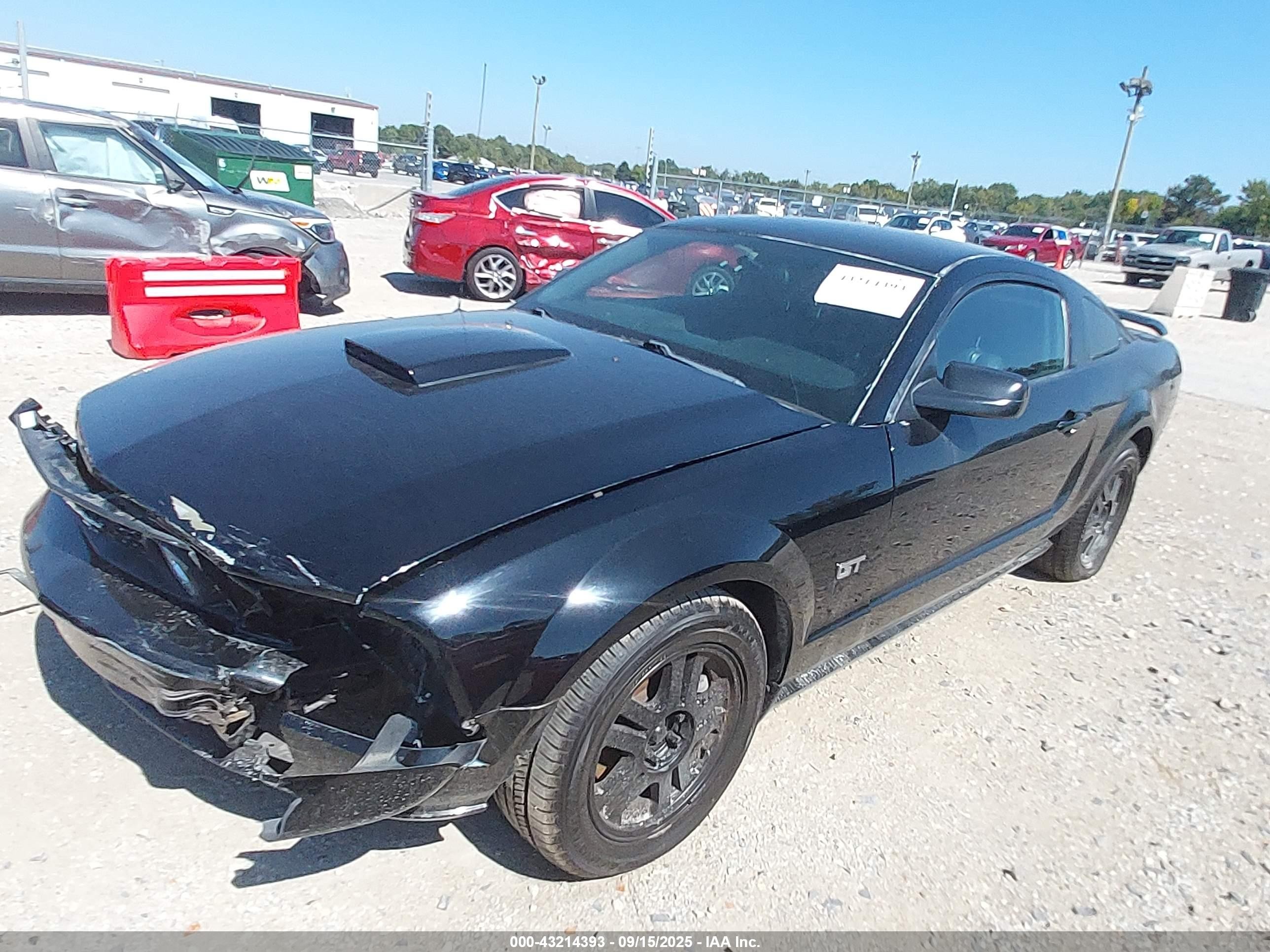 2007 Ford Mustang Gt Deluxe/gt Premium Черный vin: 1ZVFT82H375336397