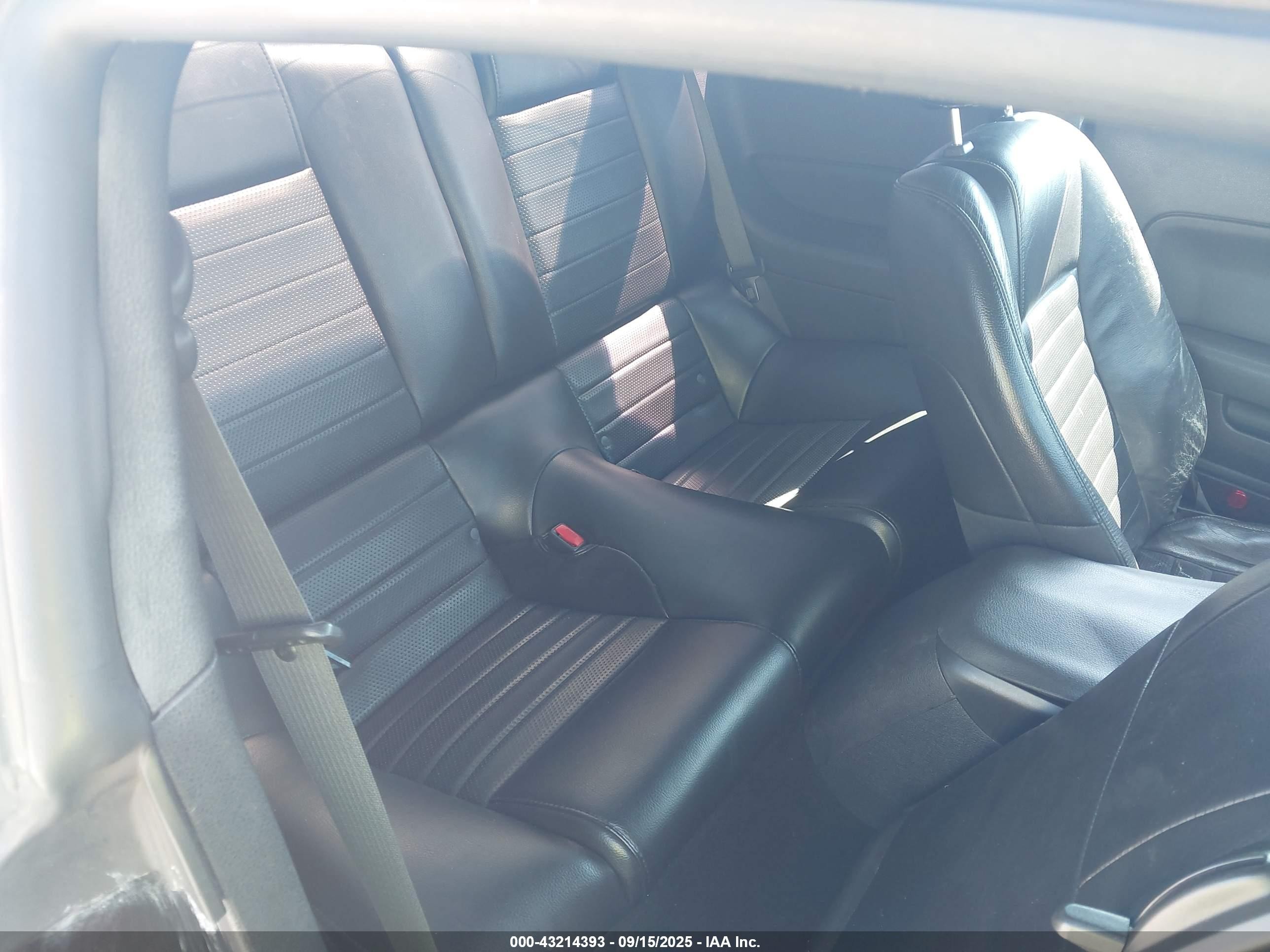 2007 Ford Mustang Gt Deluxe/gt Premium Черный vin: 1ZVFT82H375336397