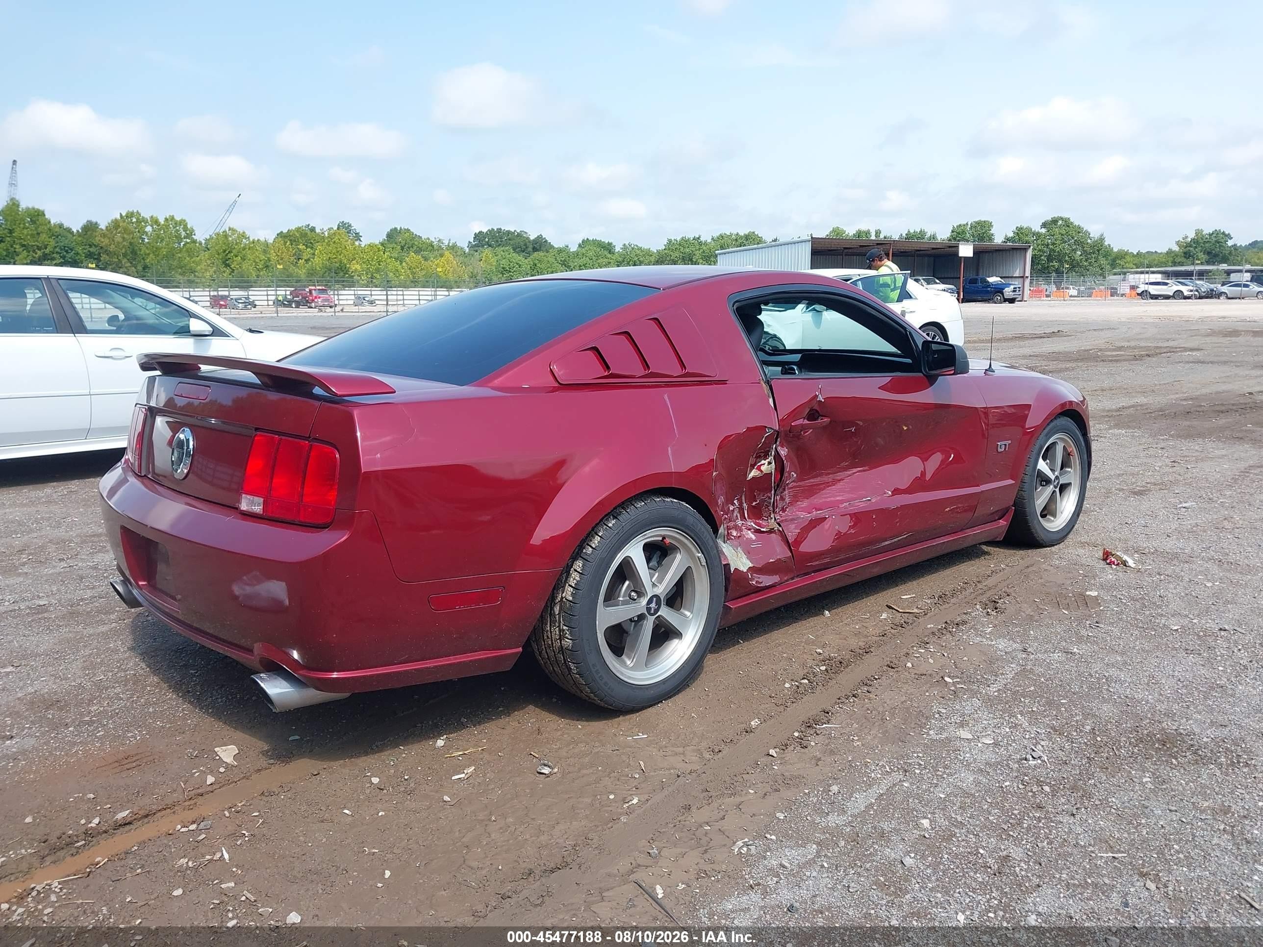 2005 Ford Mustang Gt Deluxe/gt Premium Red vin: 1ZVFT82H455131801