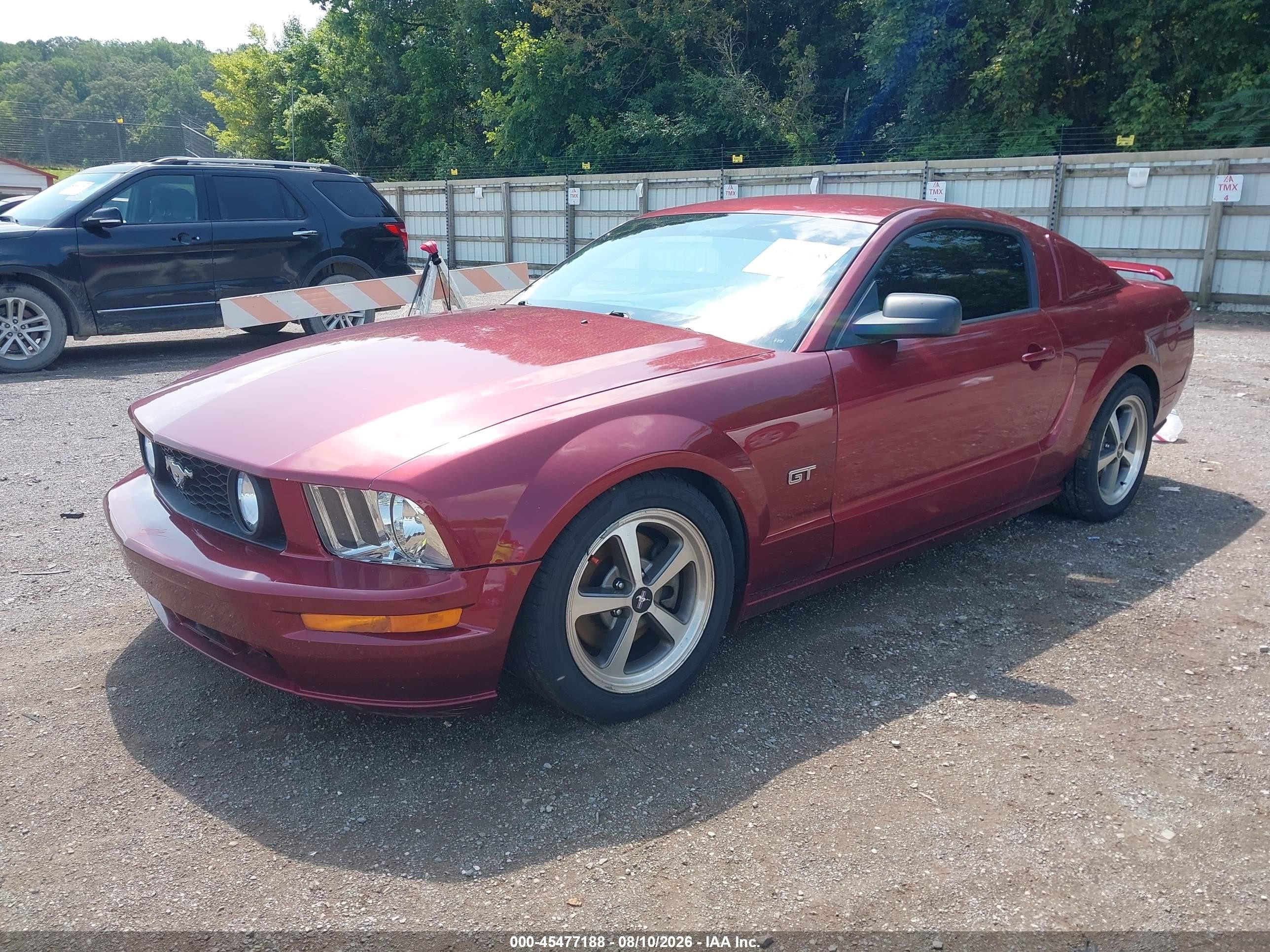 2005 Ford Mustang Gt Deluxe/gt Premium Red vin: 1ZVFT82H455131801