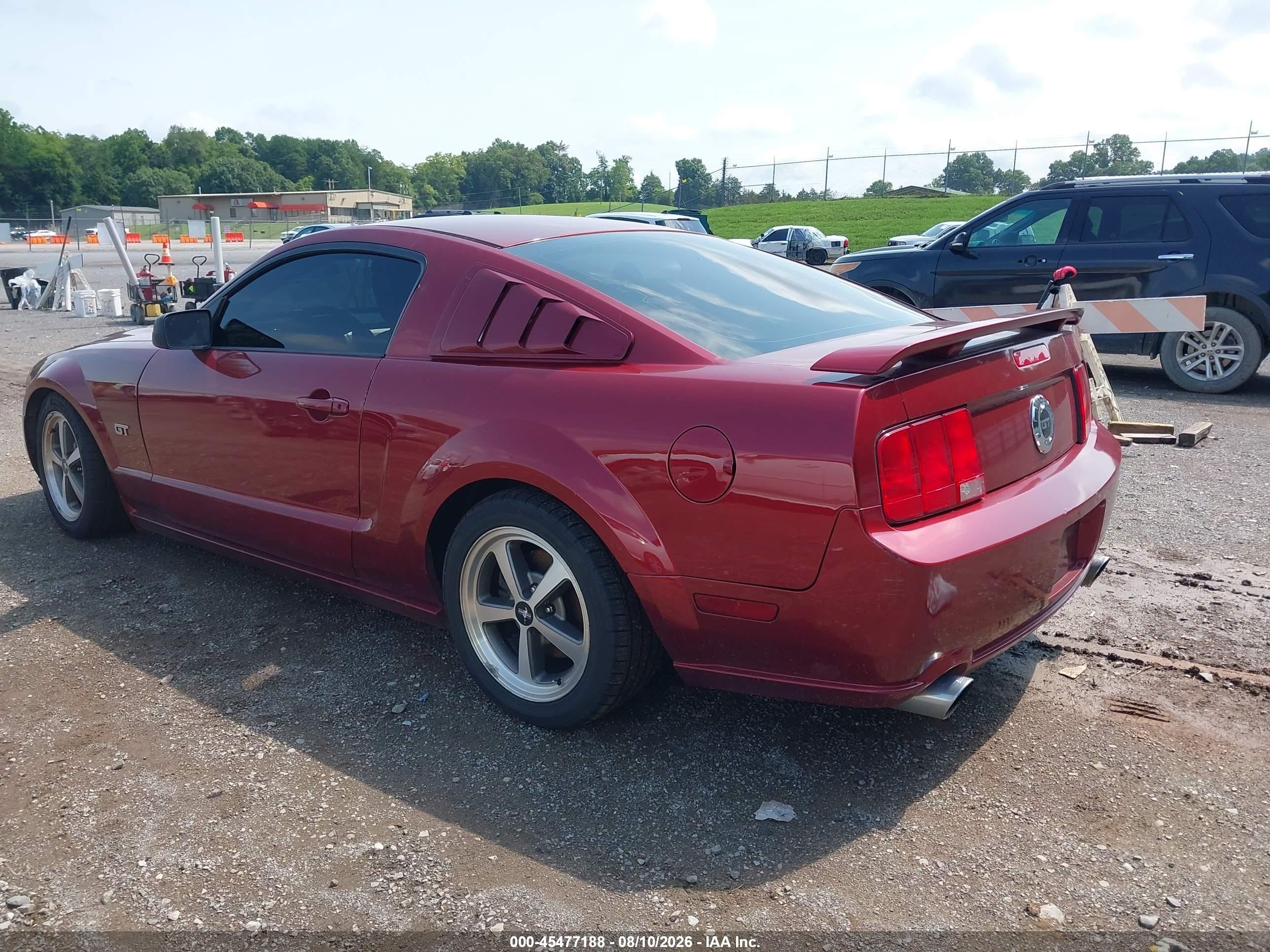 2005 Ford Mustang Gt Deluxe/gt Premium Red vin: 1ZVFT82H455131801