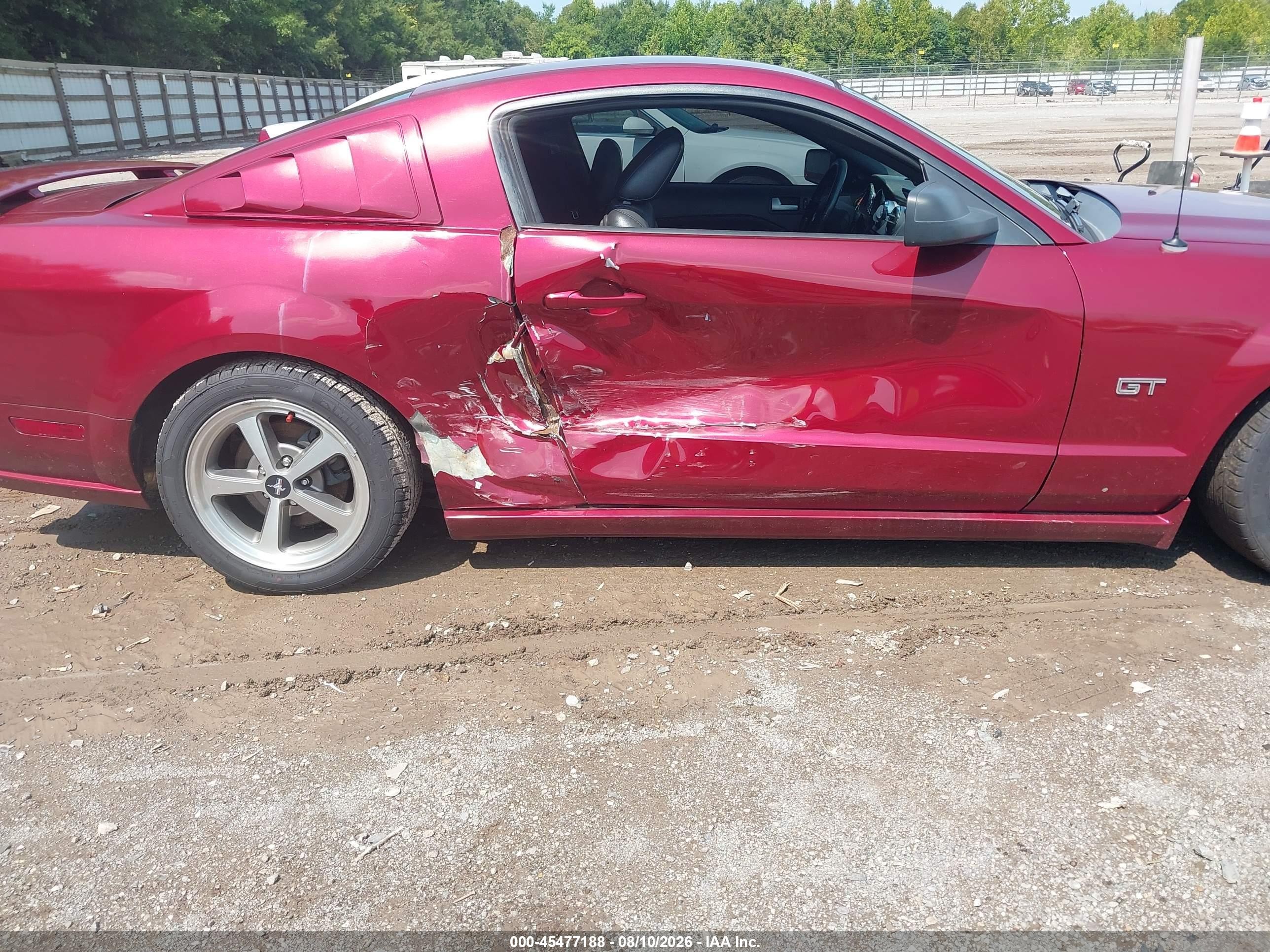 2005 Ford Mustang Gt Deluxe/gt Premium Red vin: 1ZVFT82H455131801