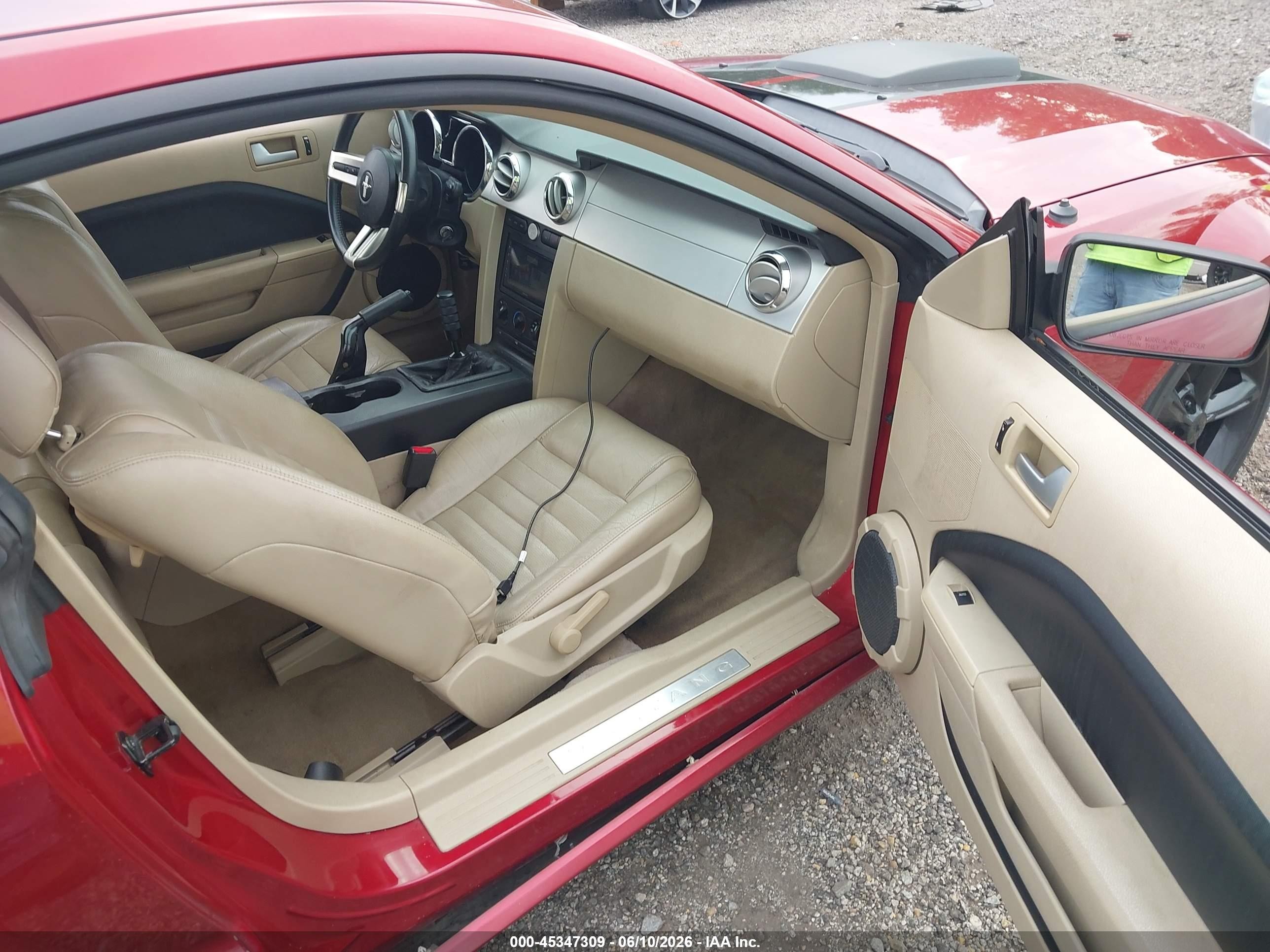 2007 Ford Mustang Gt Deluxe/gt Premium Red vin: 1ZVFT82H575363732