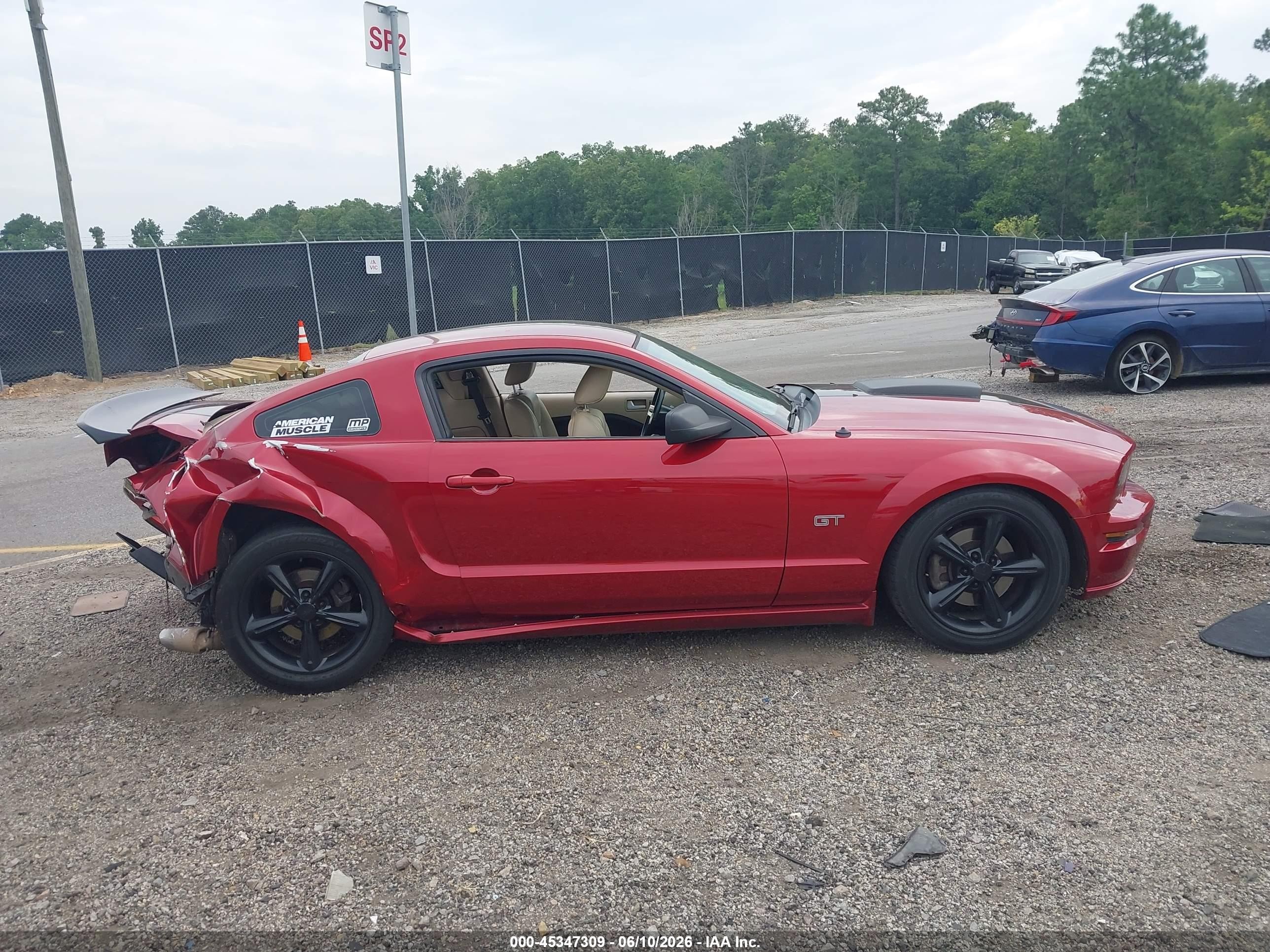 2007 Ford Mustang Gt Deluxe/gt Premium Red vin: 1ZVFT82H575363732