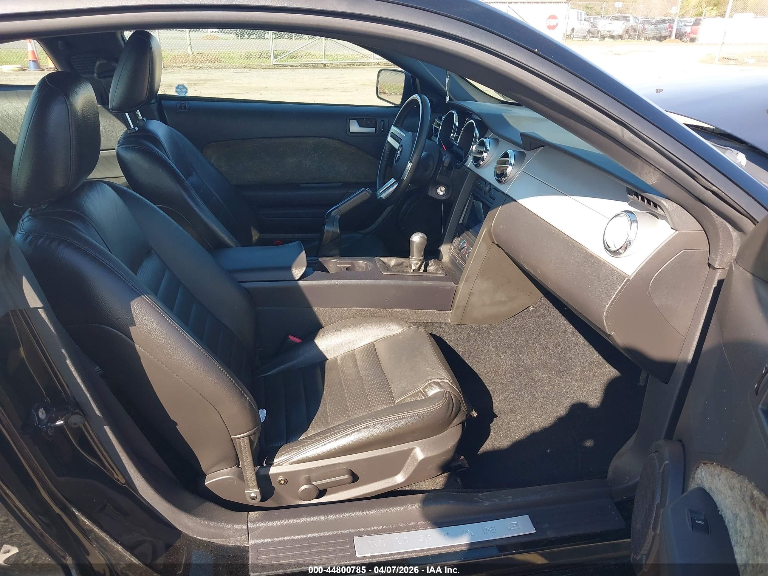 2005 Ford Mustang Gt Deluxe/gt Premium Black vin: 1ZVFT82H655123649