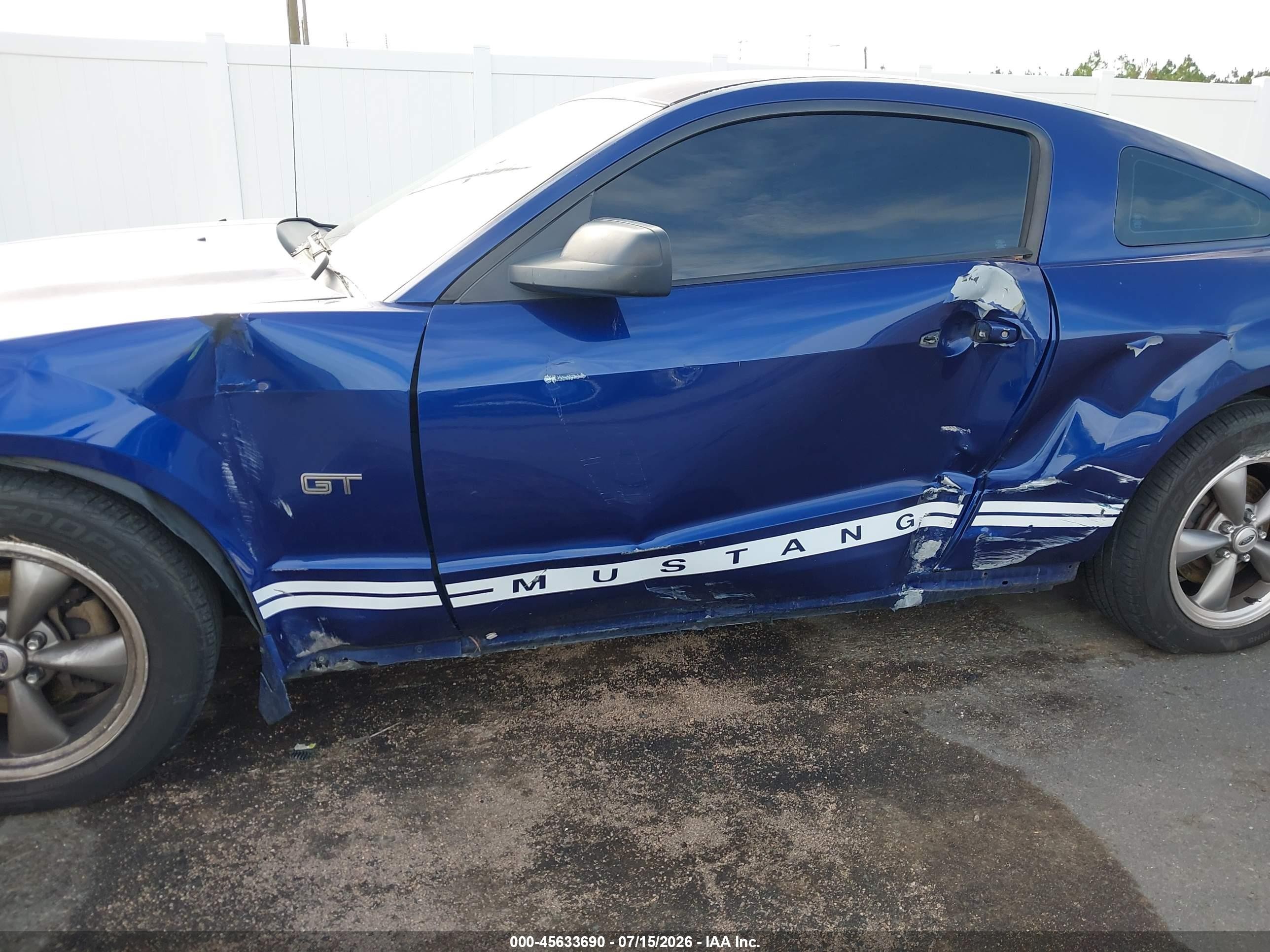 2005 Ford Mustang Gt Deluxe/gt Premium Blue vin: 1ZVFT82H655209317