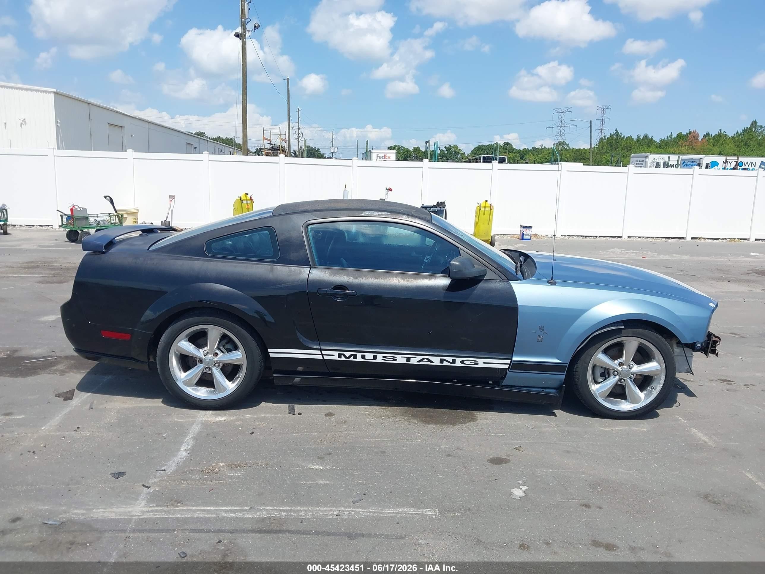 2007 Ford Mustang Gt Deluxe/gt Premium Black vin: 1ZVFT82H675229747