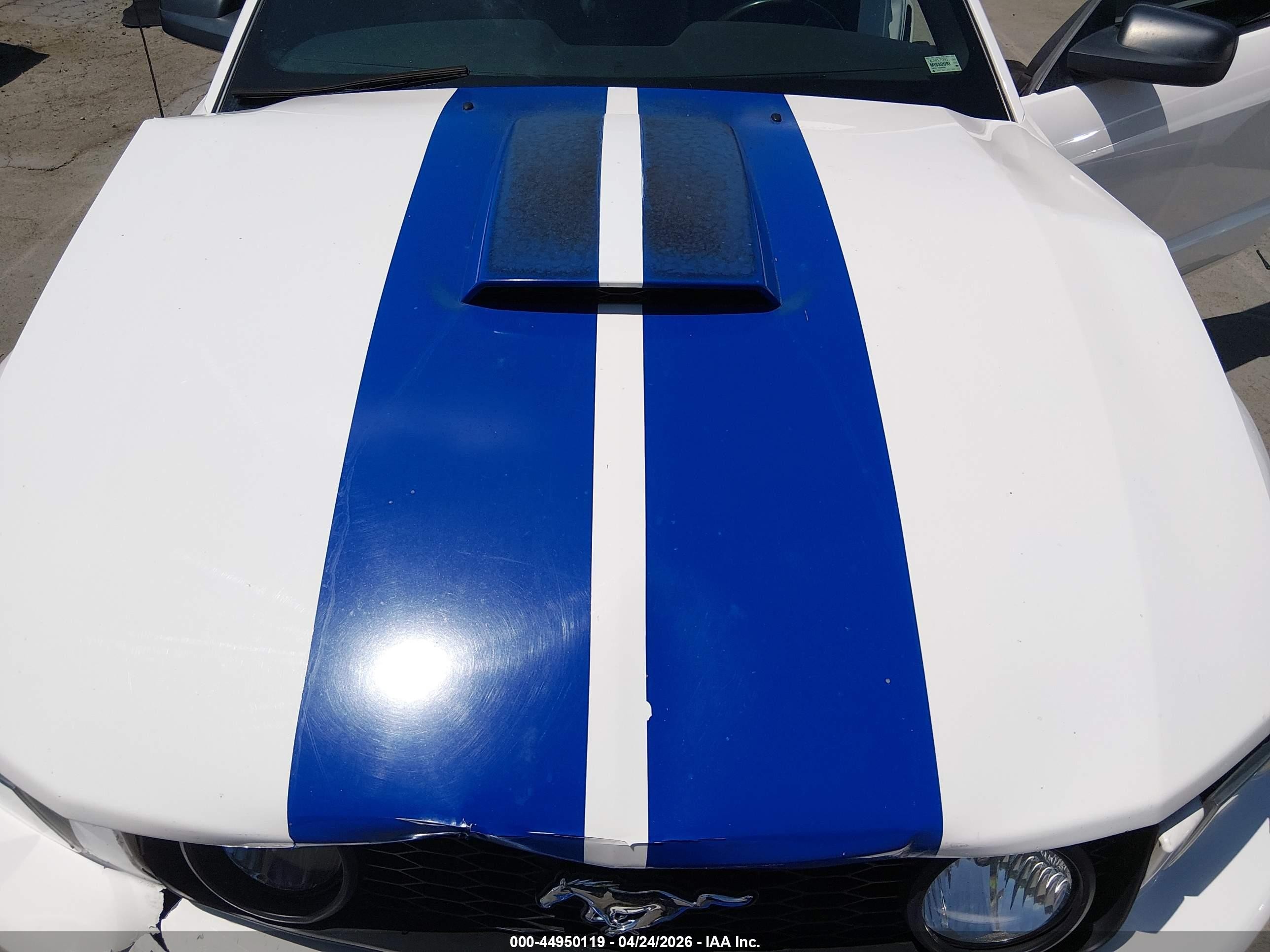 2007 Ford Mustang Gt Deluxe/gt Premium White vin: 1ZVFT82H675273795