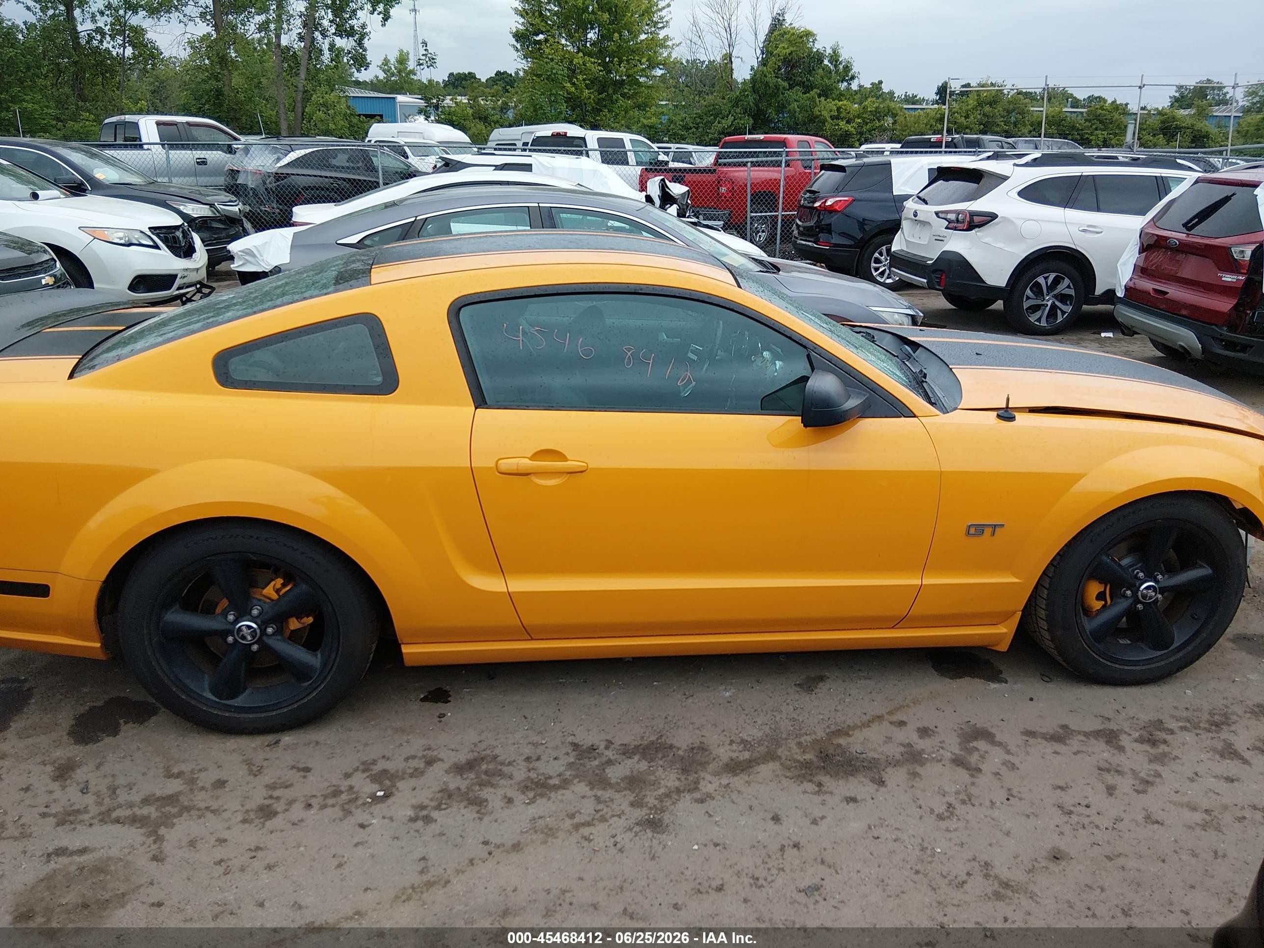 2007 Ford Mustang Gt Deluxe/gt Premium Orange vin: 1ZVFT82H675330254