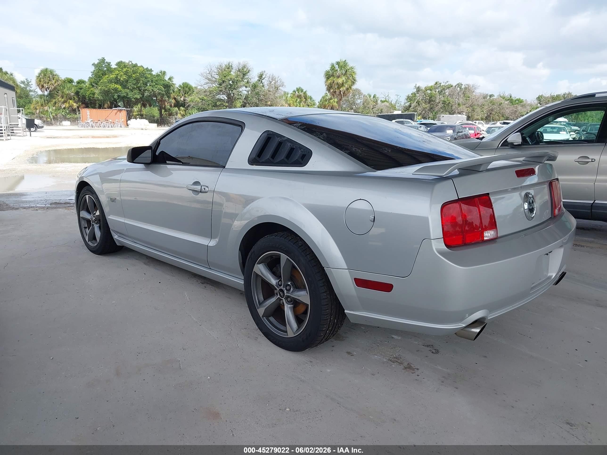 2005 Ford Mustang Gt Deluxe/gt Premium Silver vin: 1ZVFT82H755156420
