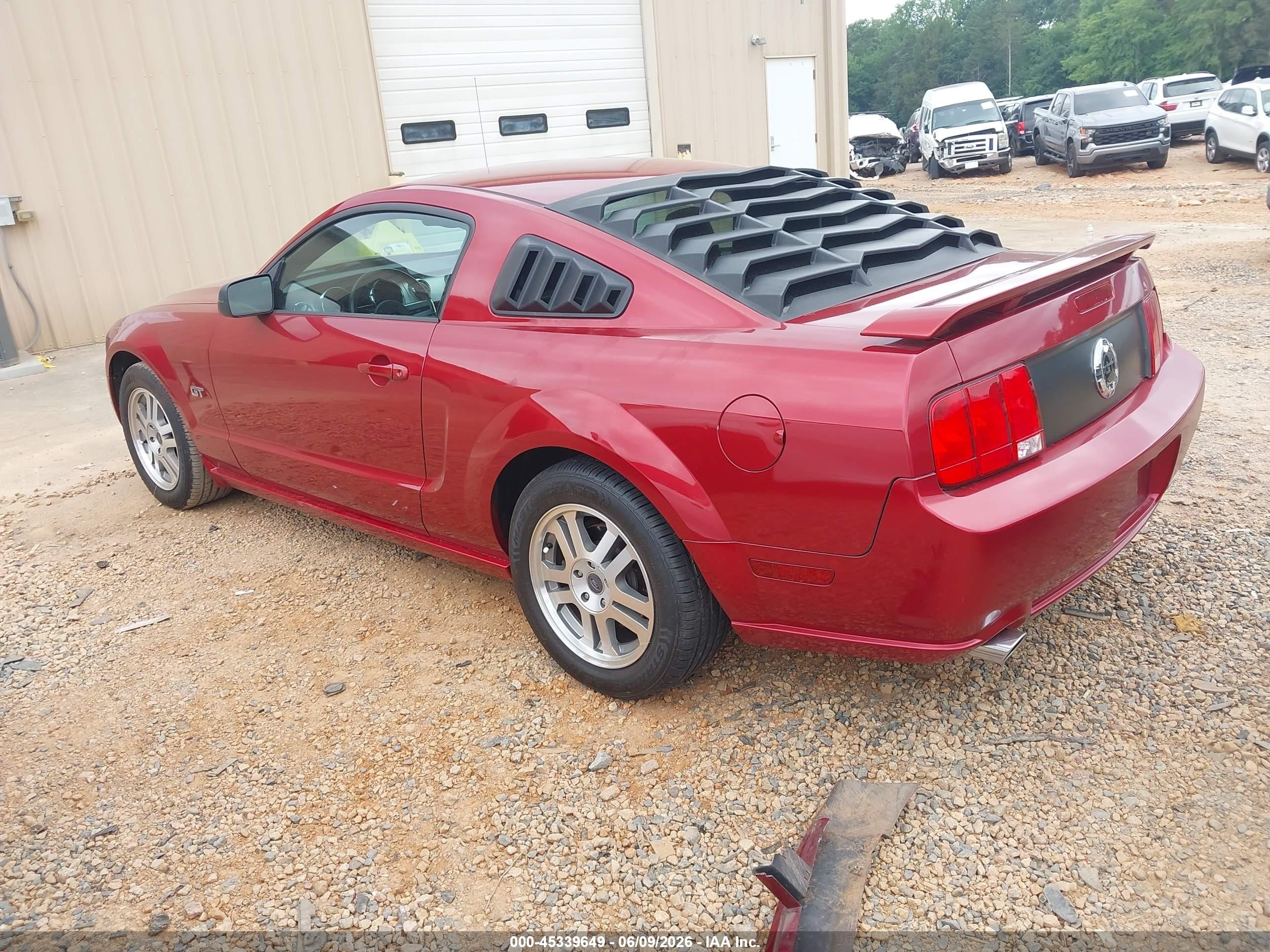 2005 Ford Mustang Gt Deluxe/gt Premium Красный vin: 1ZVFT82H955210266