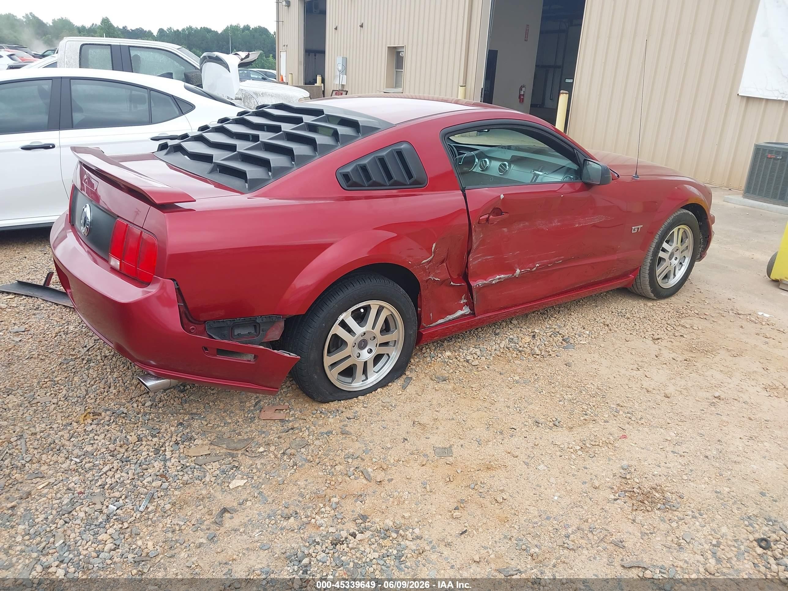 2005 Ford Mustang Gt Deluxe/gt Premium Красный vin: 1ZVFT82H955210266
