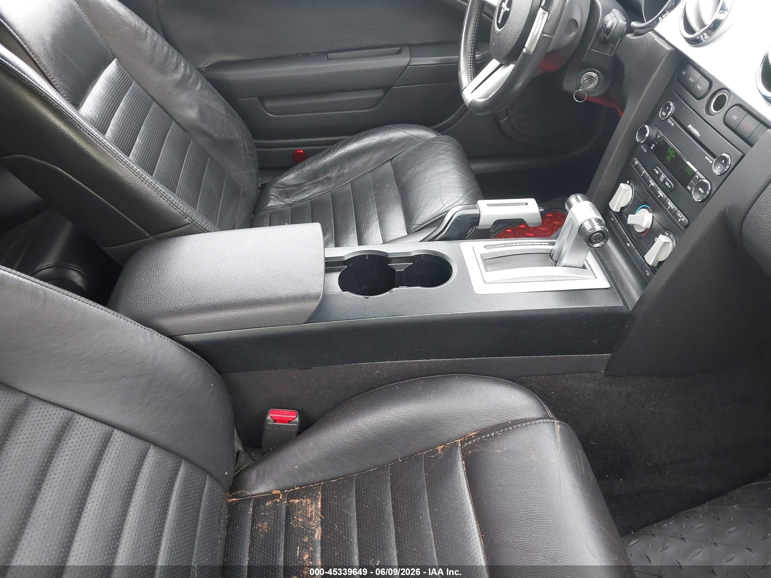 2005 Ford Mustang Gt Deluxe/gt Premium Красный vin: 1ZVFT82H955210266