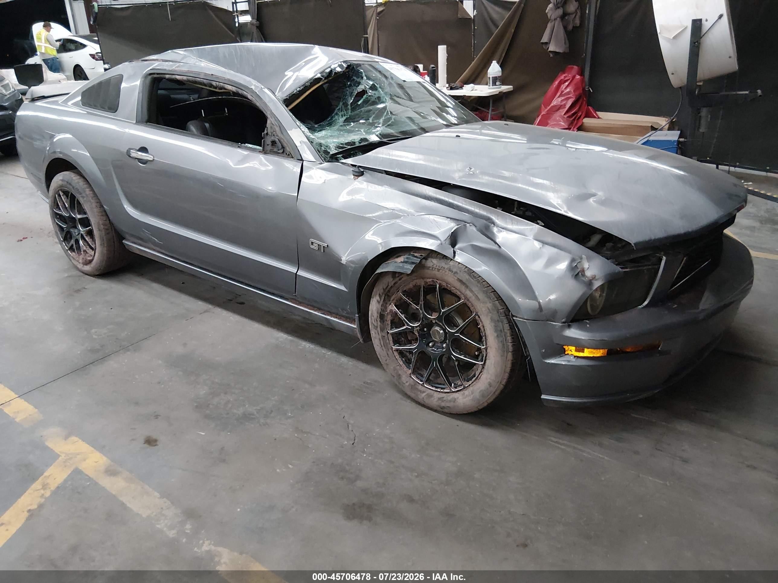 2006 Ford Mustang Gt Серебряный vin: 1ZVFT82HX65194385