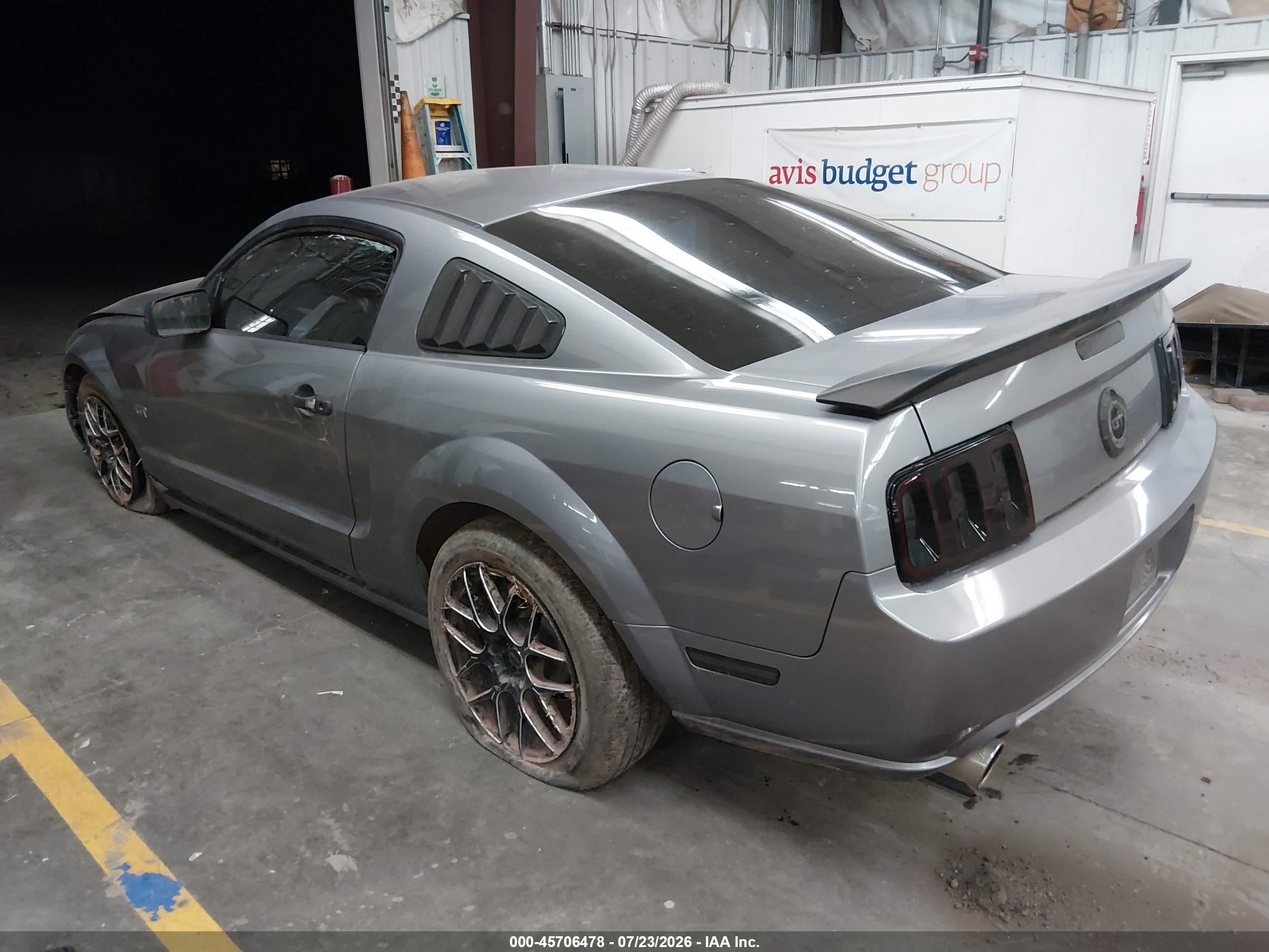 2006 Ford Mustang Gt Серебряный vin: 1ZVFT82HX65194385