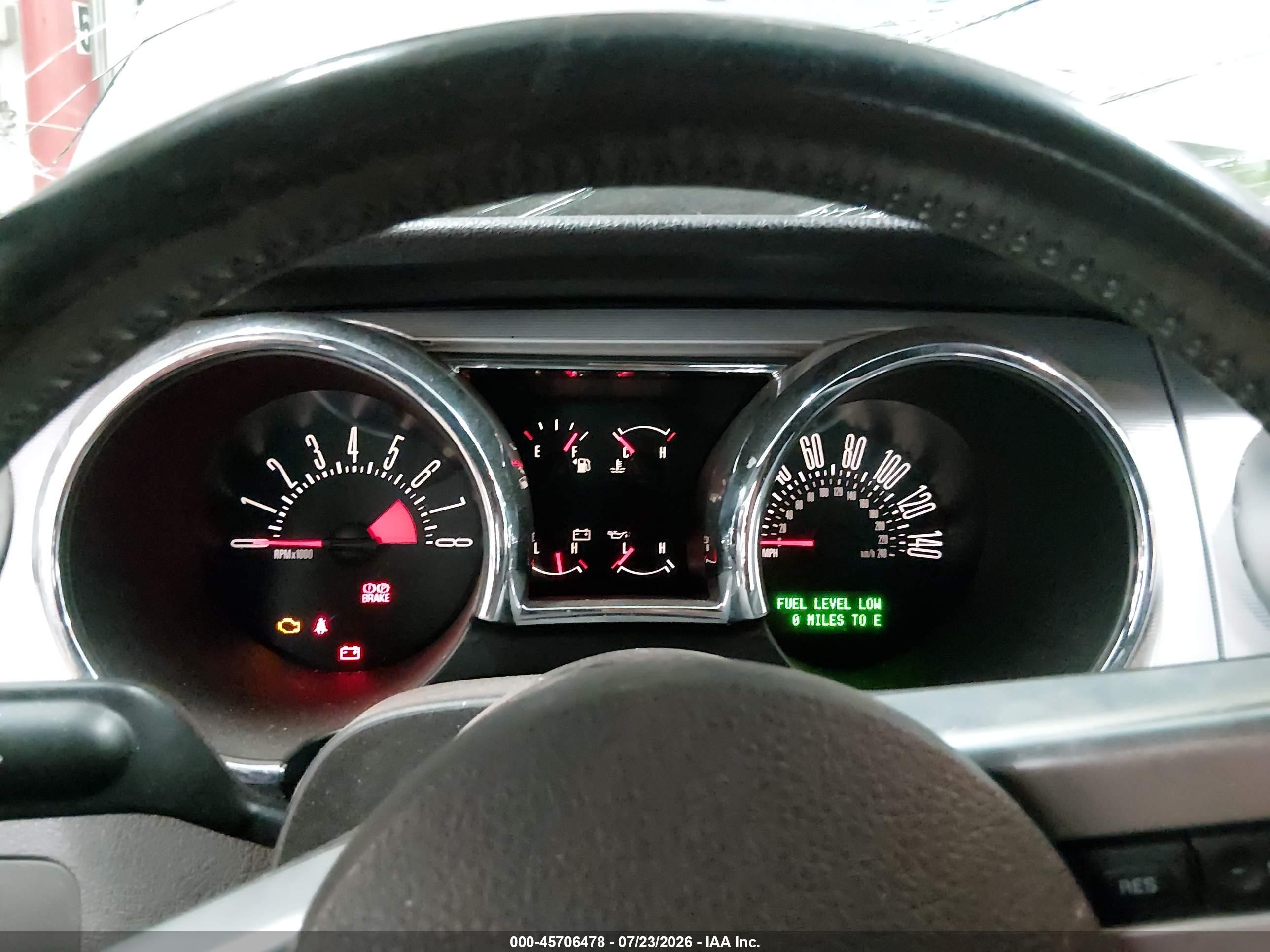 2006 Ford Mustang Gt Серебряный vin: 1ZVFT82HX65194385