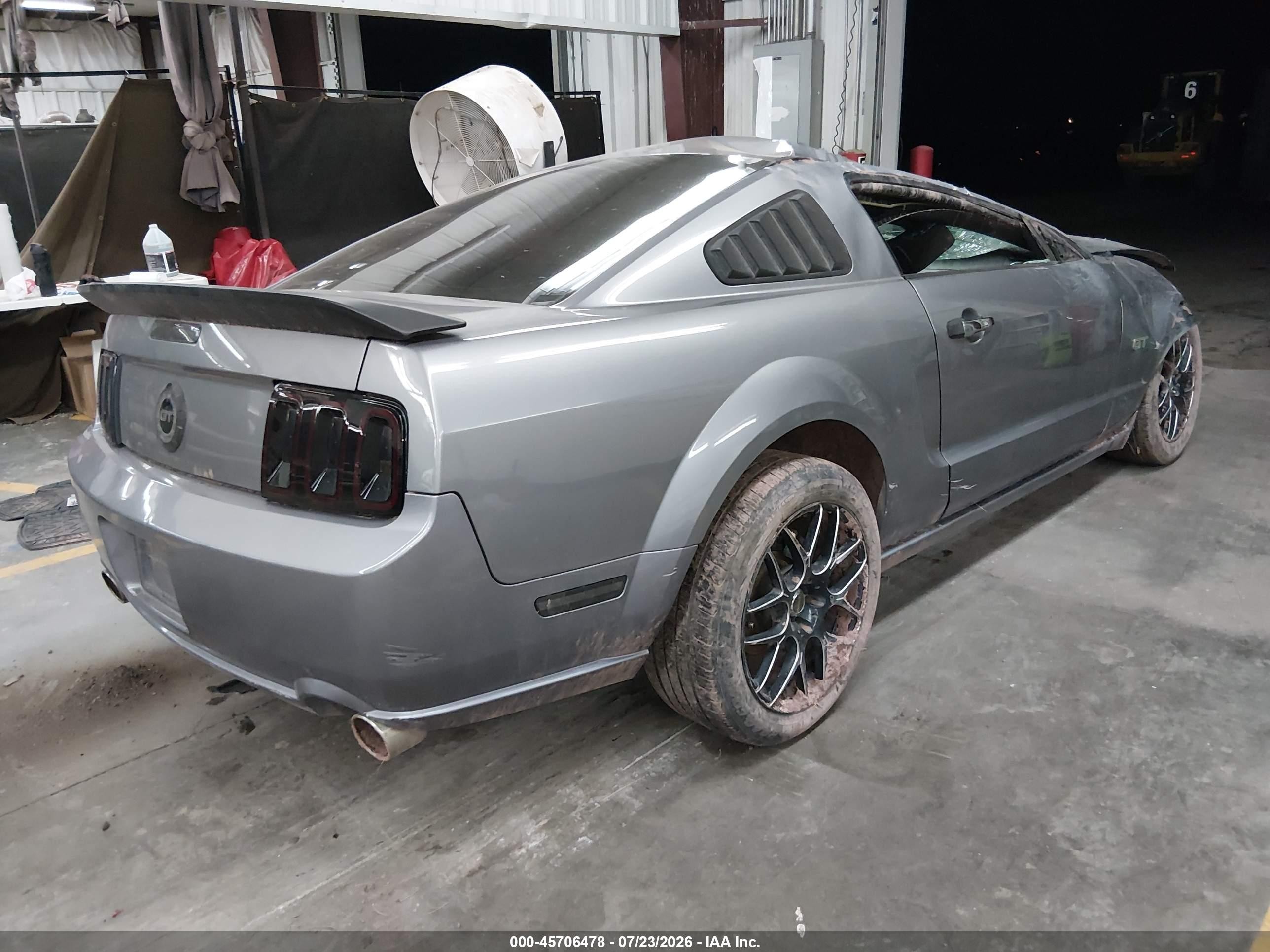 2006 Ford Mustang Gt Серебряный vin: 1ZVFT82HX65194385