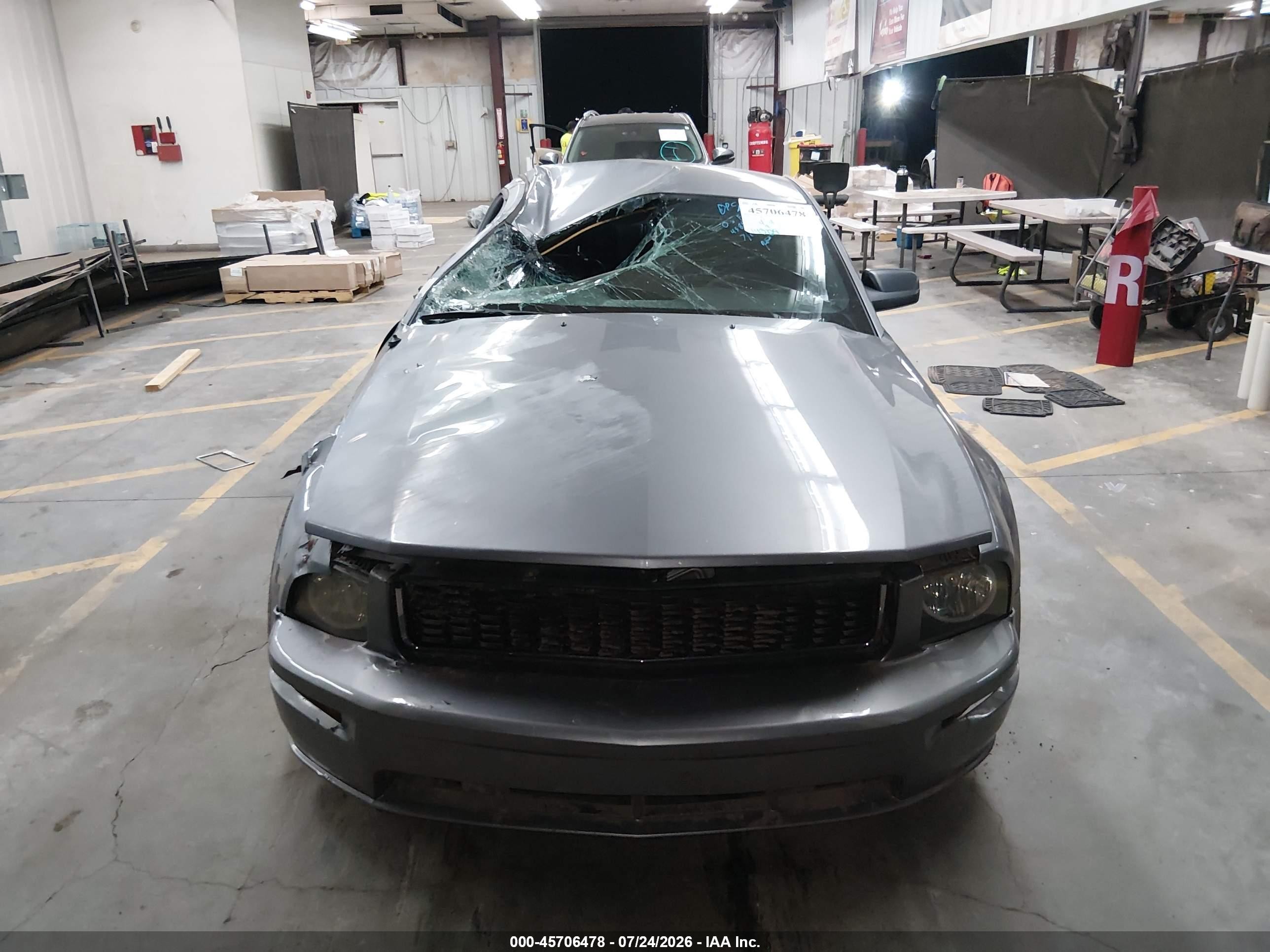 2006 Ford Mustang Gt Серебряный vin: 1ZVFT82HX65194385