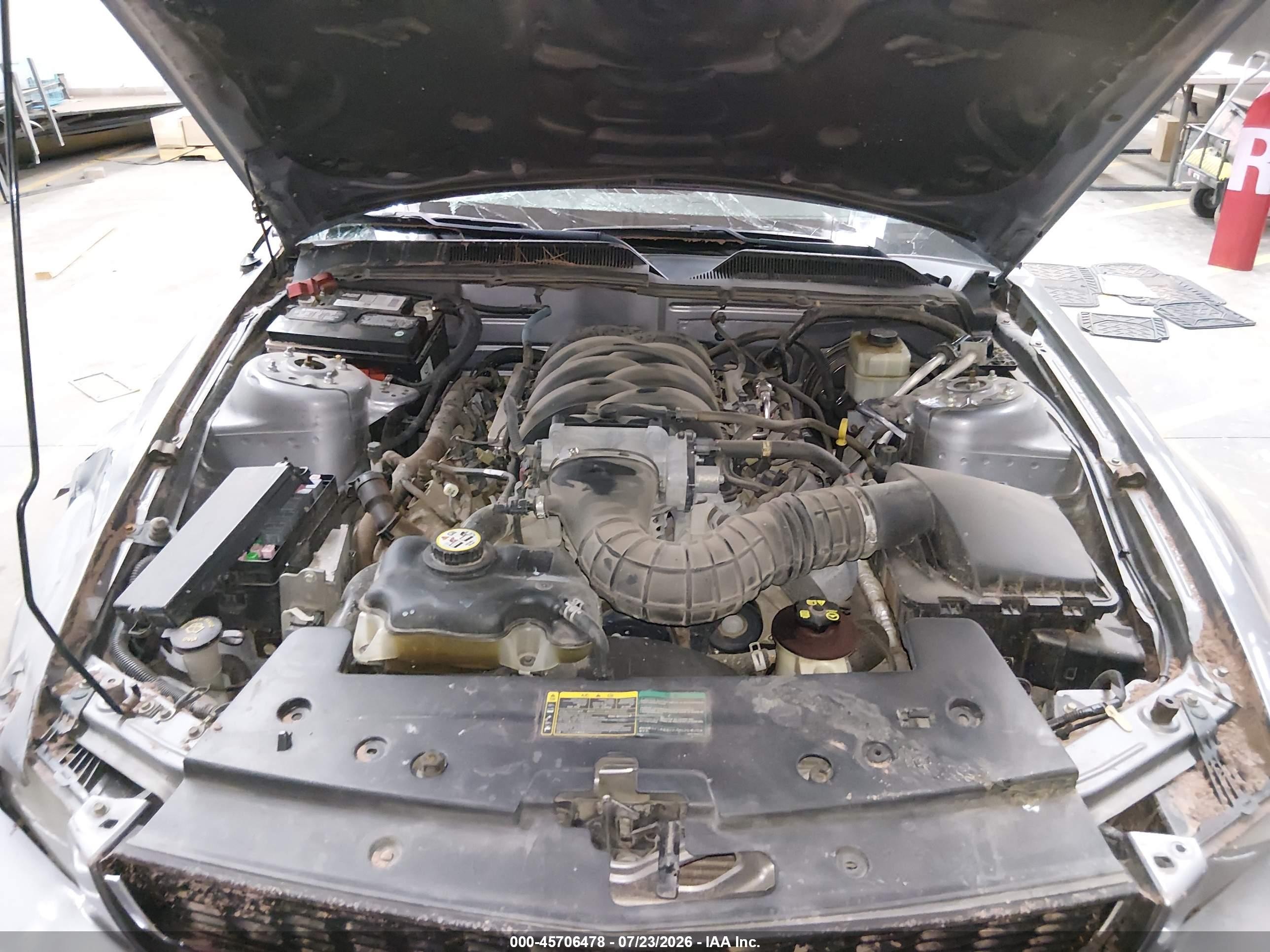 2006 Ford Mustang Gt Серебряный vin: 1ZVFT82HX65194385