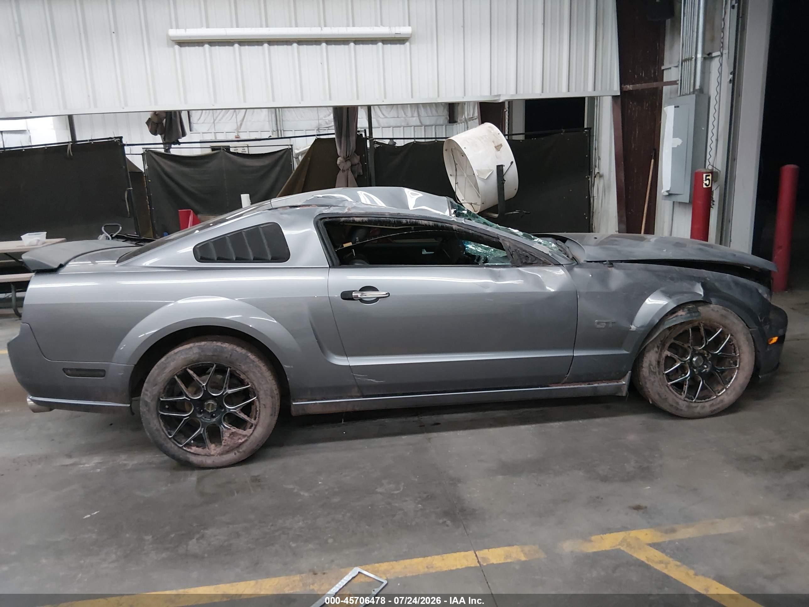 2006 Ford Mustang Gt Серебряный vin: 1ZVFT82HX65194385