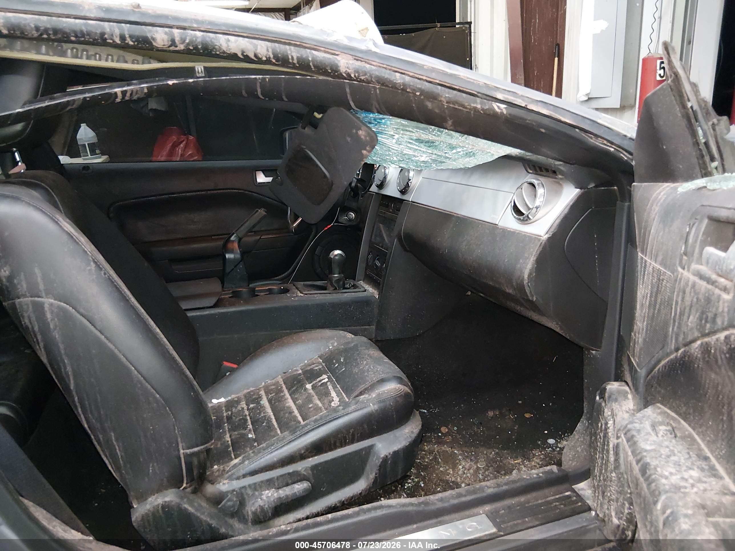 2006 Ford Mustang Gt Серебряный vin: 1ZVFT82HX65194385