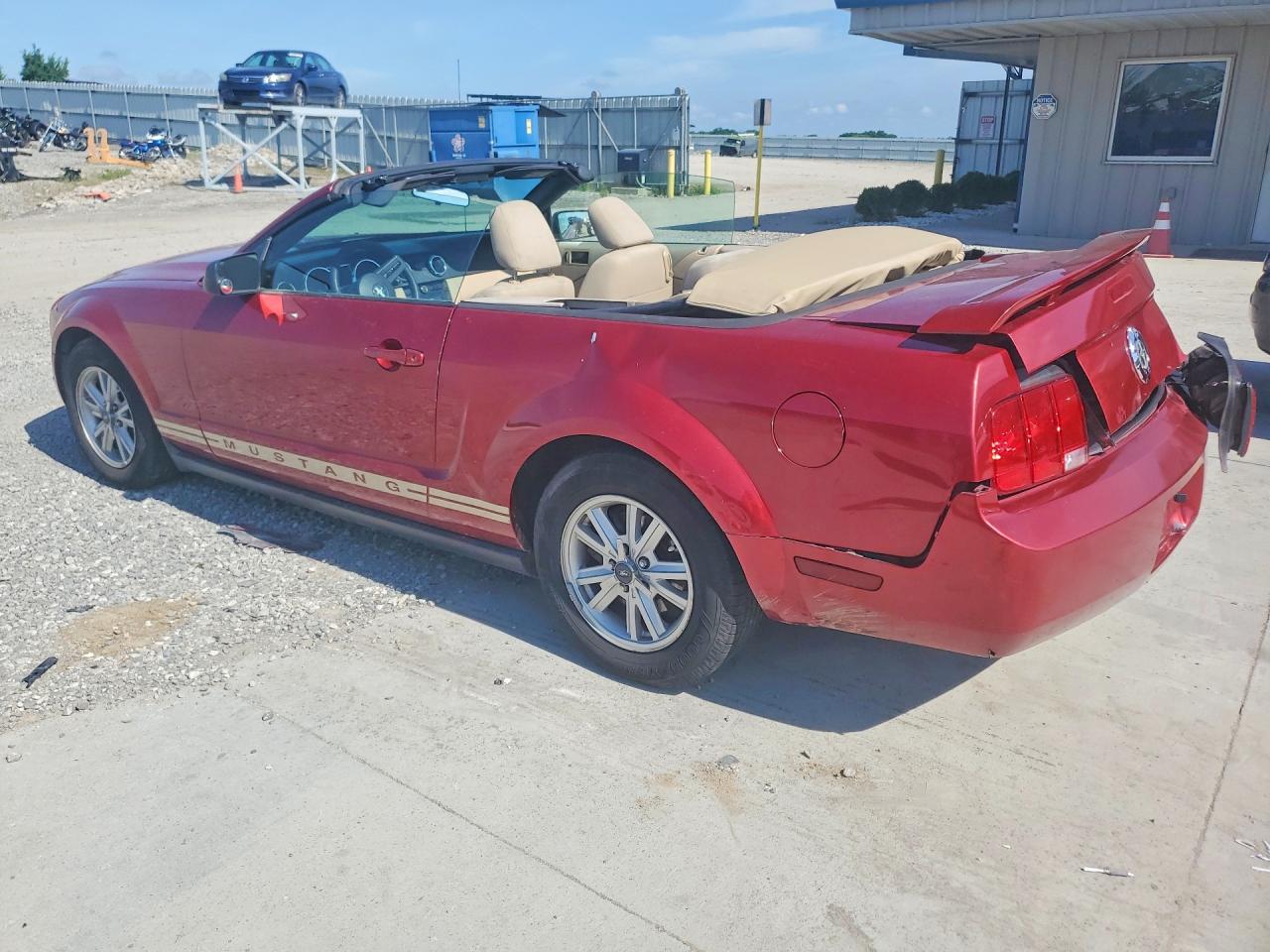 2005 Ford Mustang Red vin: 1ZVFT84N055207629