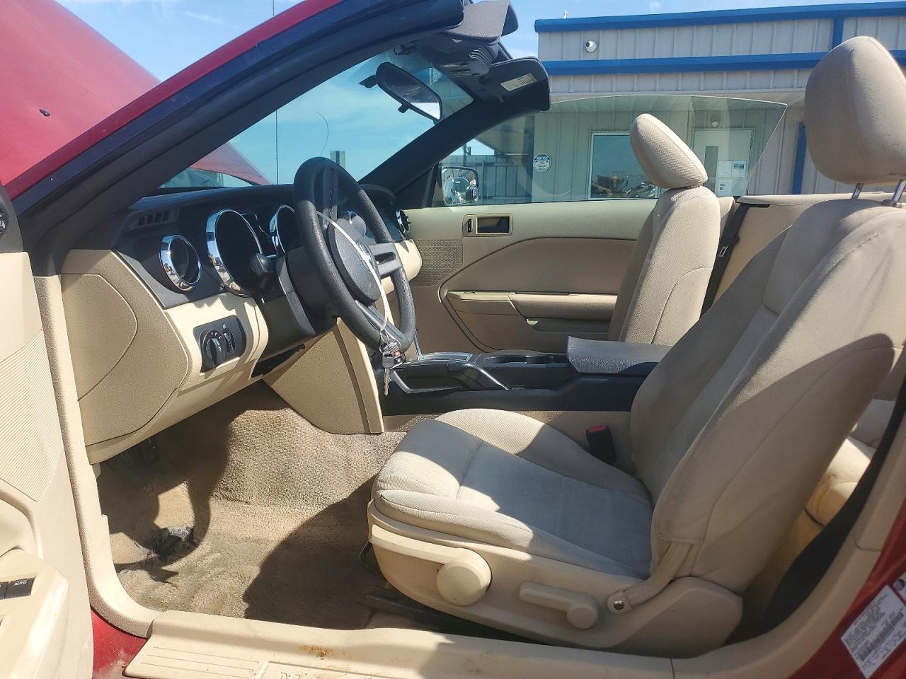 2005 Ford Mustang Red vin: 1ZVFT84N055207629