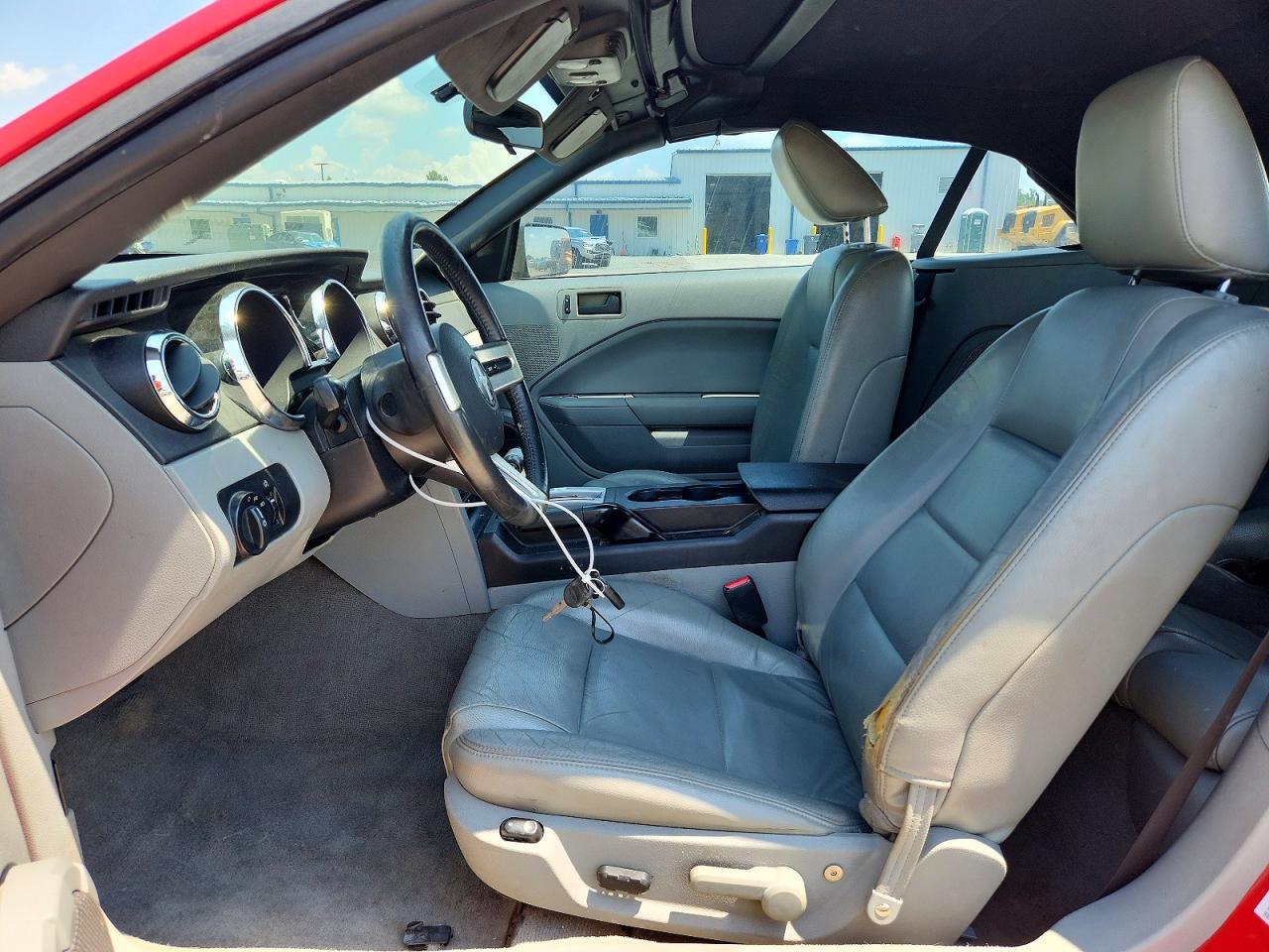 2005 Ford Mustang Red vin: 1ZVFT84N055247161