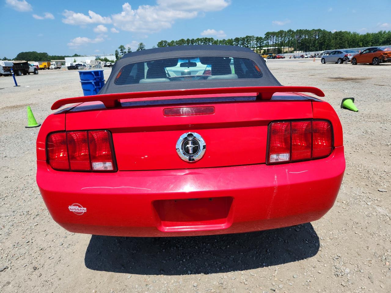 2005 Ford Mustang Red vin: 1ZVFT84N055247161