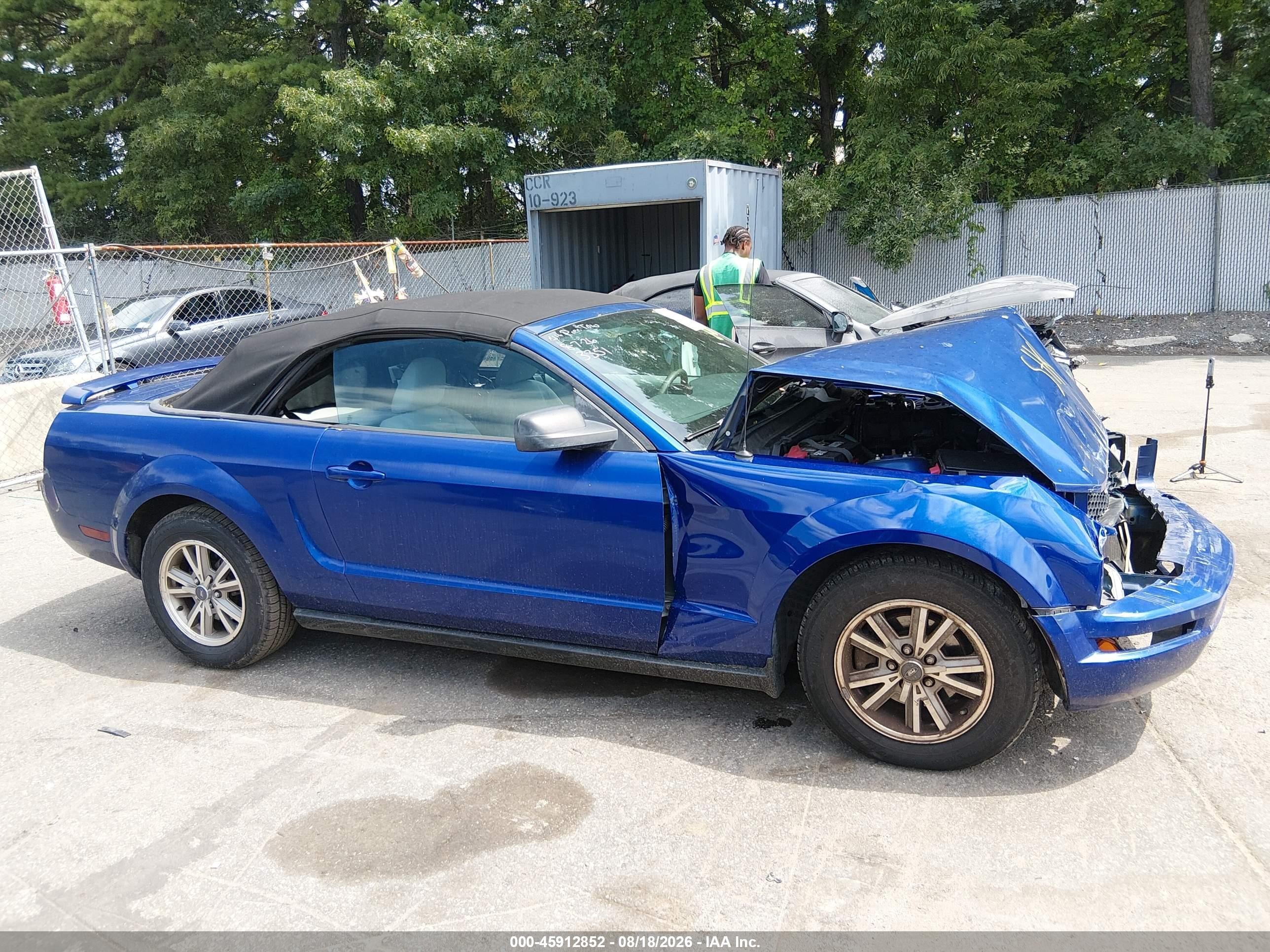 2005 Ford Mustang   Blue vin: 1ZVFT84N055248293
