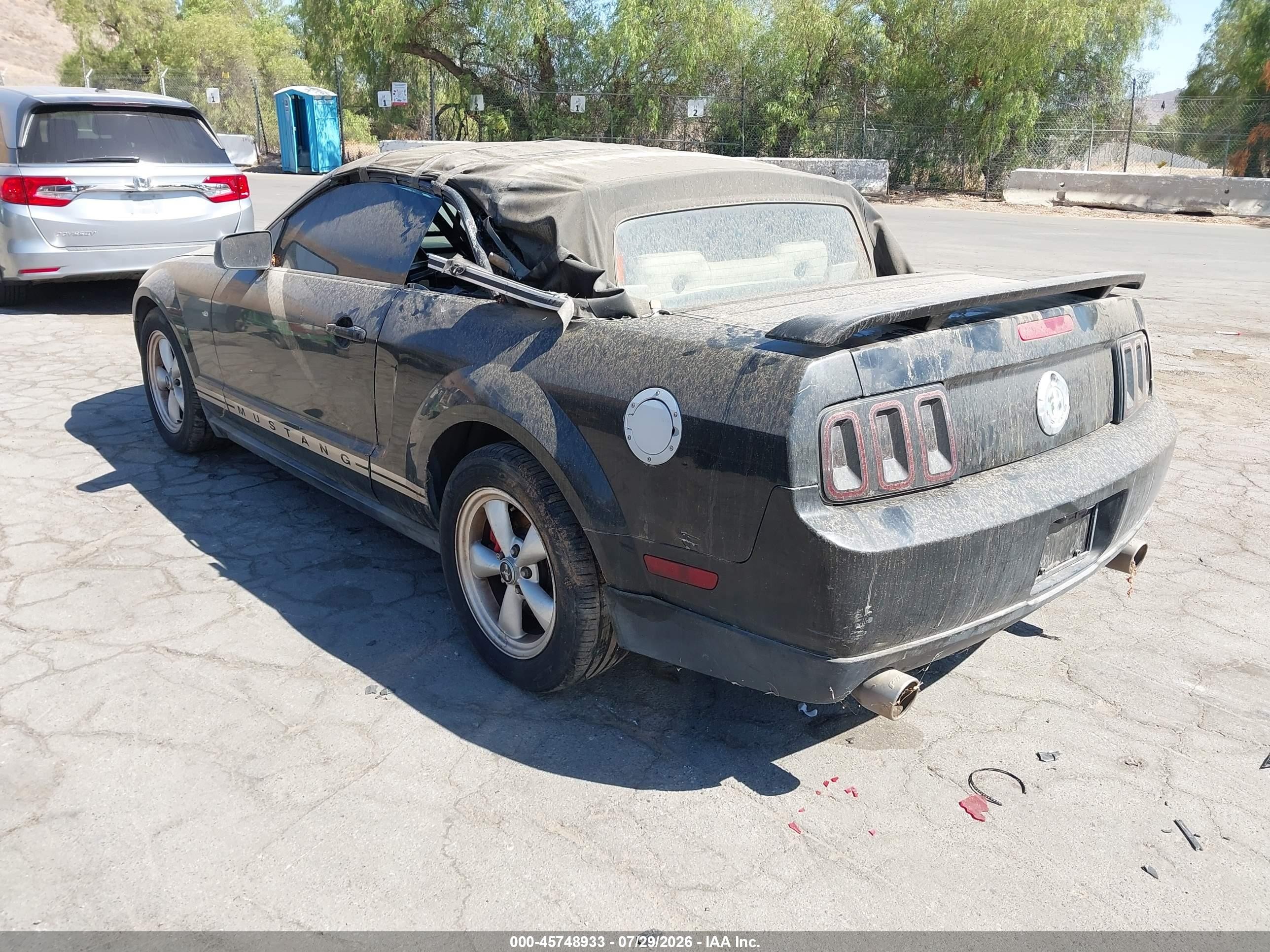 2005 Ford Mustang   Black vin: 1ZVFT84N055248682