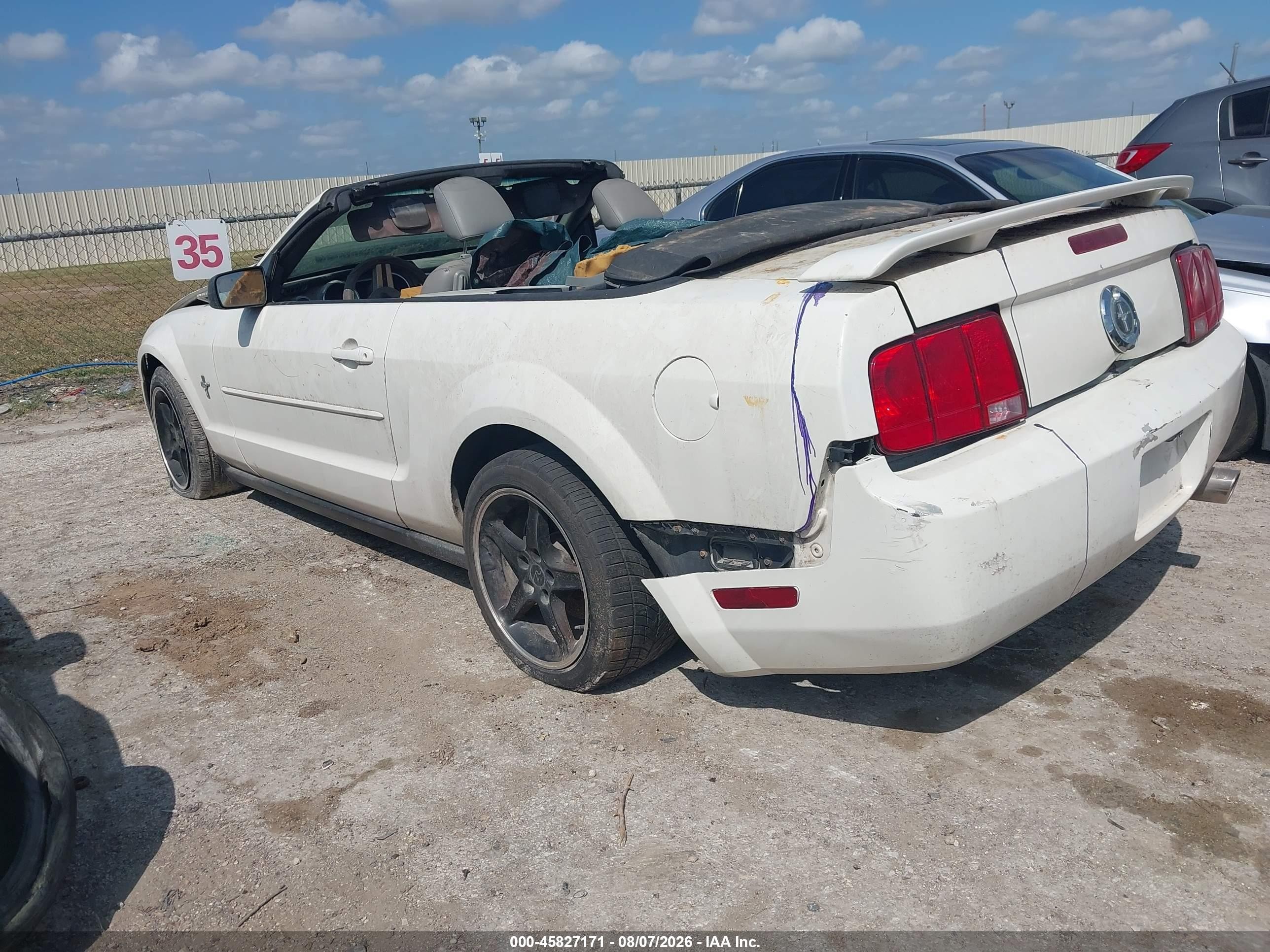 2006 Ford Mustang V6 White vin: 1ZVFT84N065222035