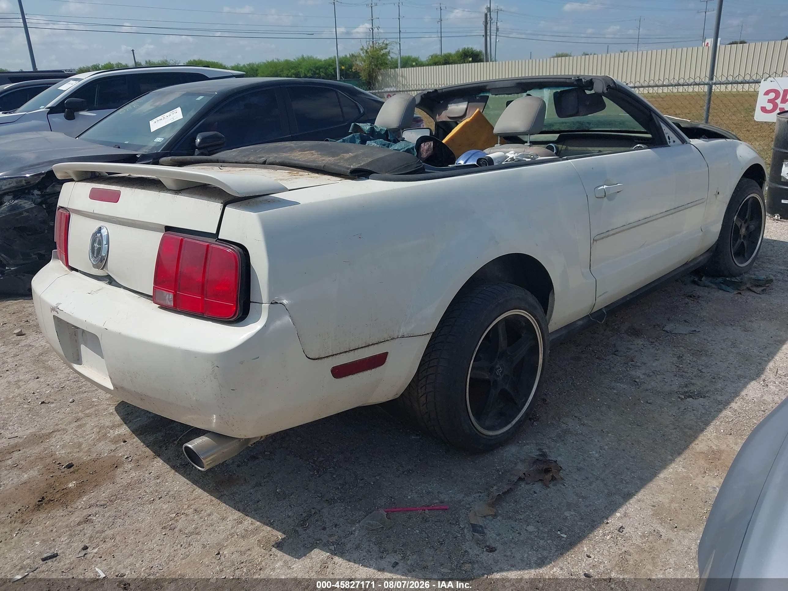 2006 Ford Mustang V6 White vin: 1ZVFT84N065222035