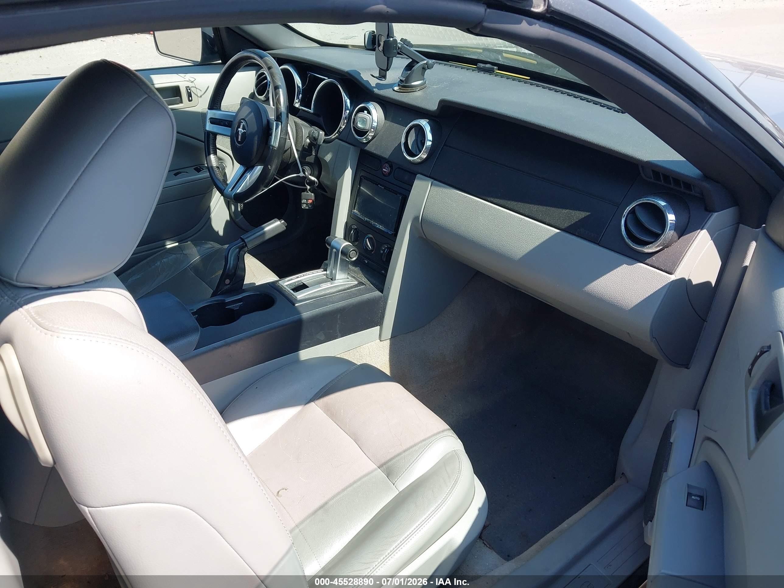 2007 Ford Mustang V6 Deluxe/v6 Premium Gray vin: 1ZVFT84N075210033