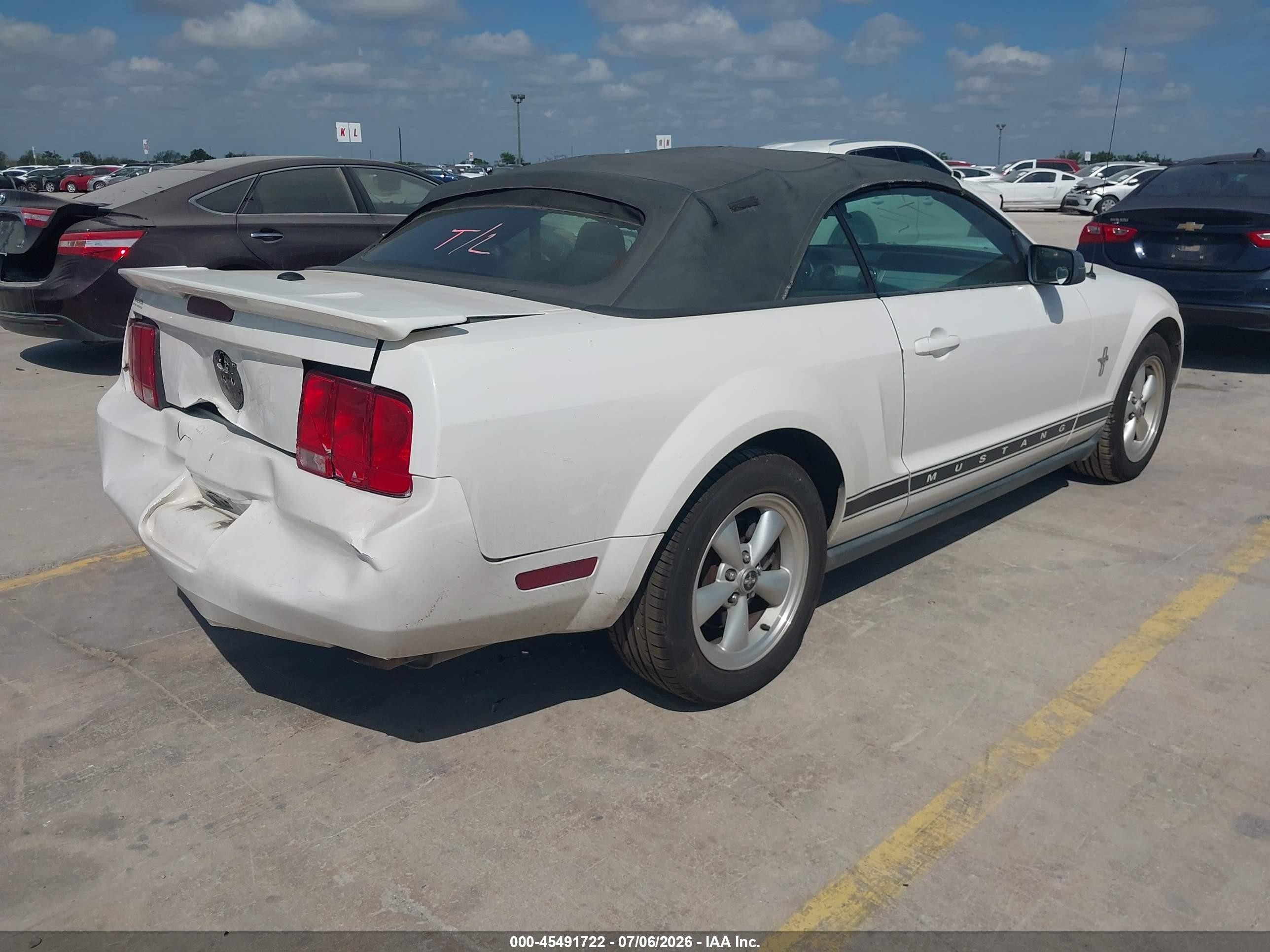 2007 Ford Mustang V6 Deluxe/v6 Premium White vin: 1ZVFT84N075239435