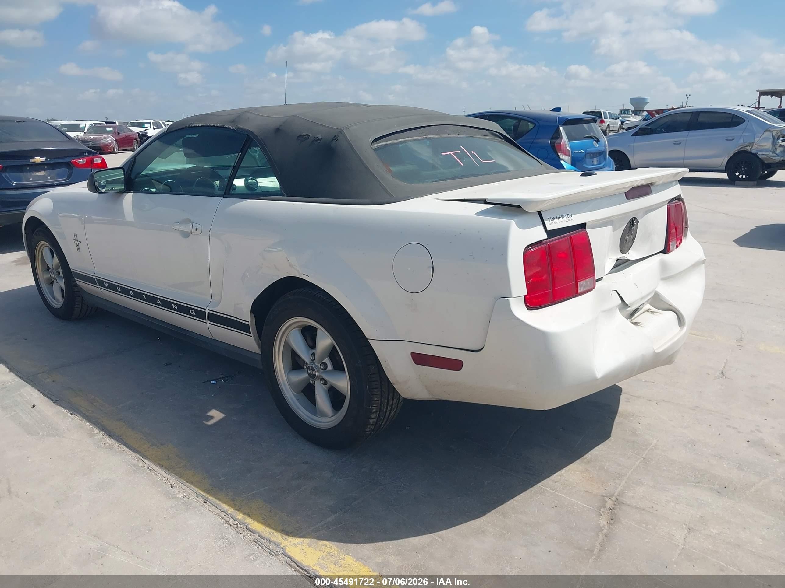 2007 Ford Mustang V6 Deluxe/v6 Premium White vin: 1ZVFT84N075239435
