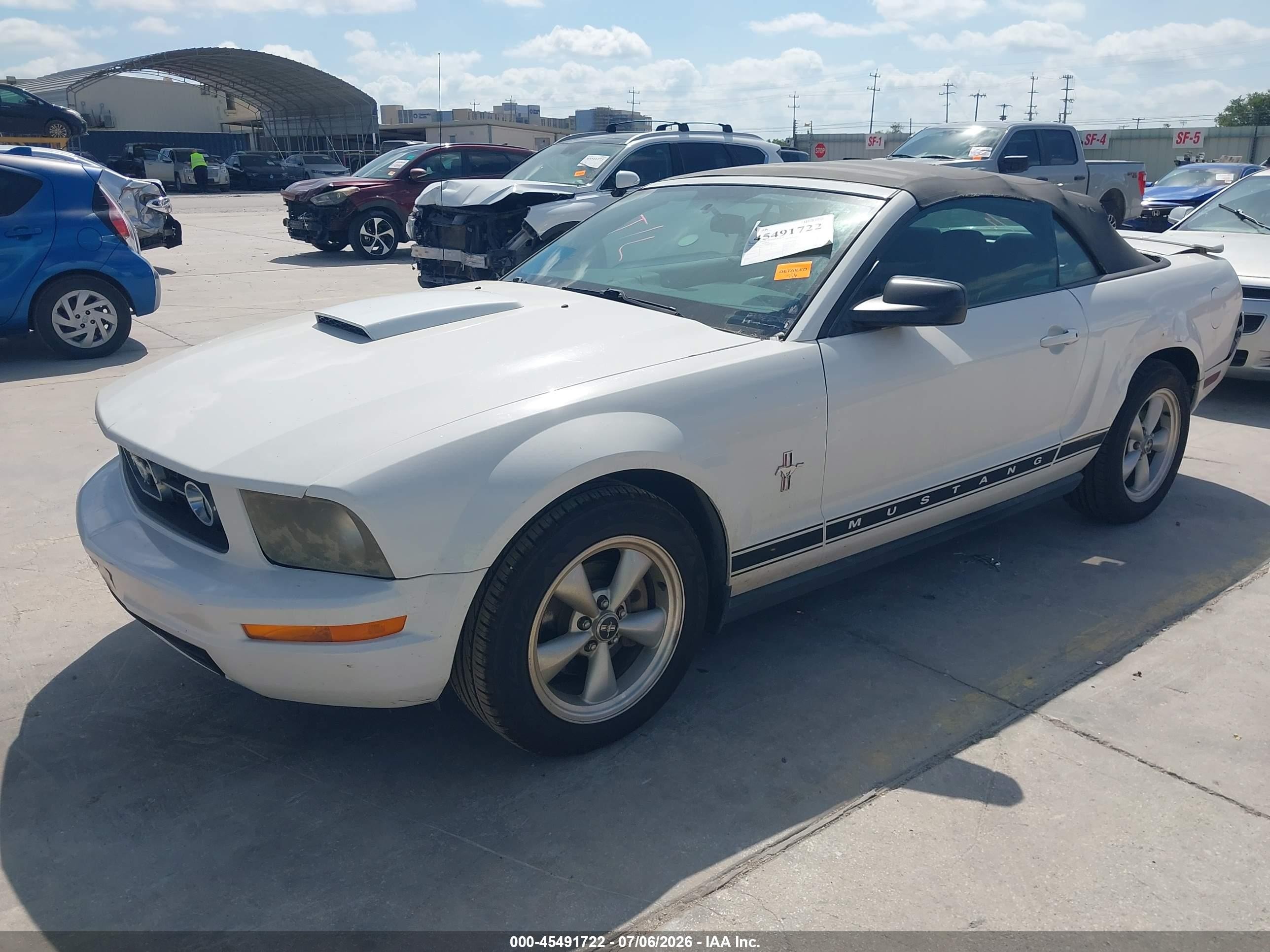 2007 Ford Mustang V6 Deluxe/v6 Premium White vin: 1ZVFT84N075239435